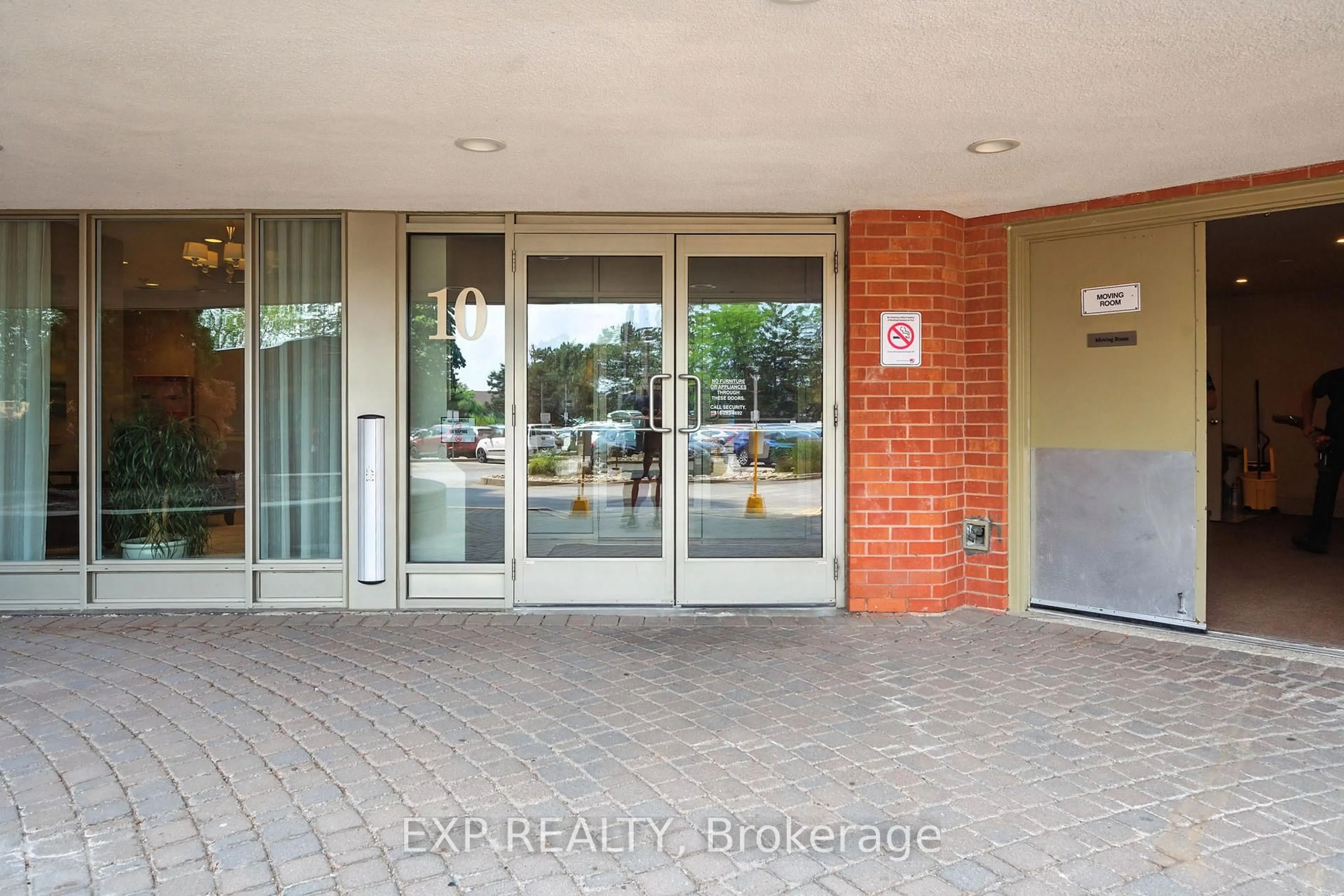 Indoor foyer for 10 Dean Park Rd #1014, Toronto Ontario M1B 3G8