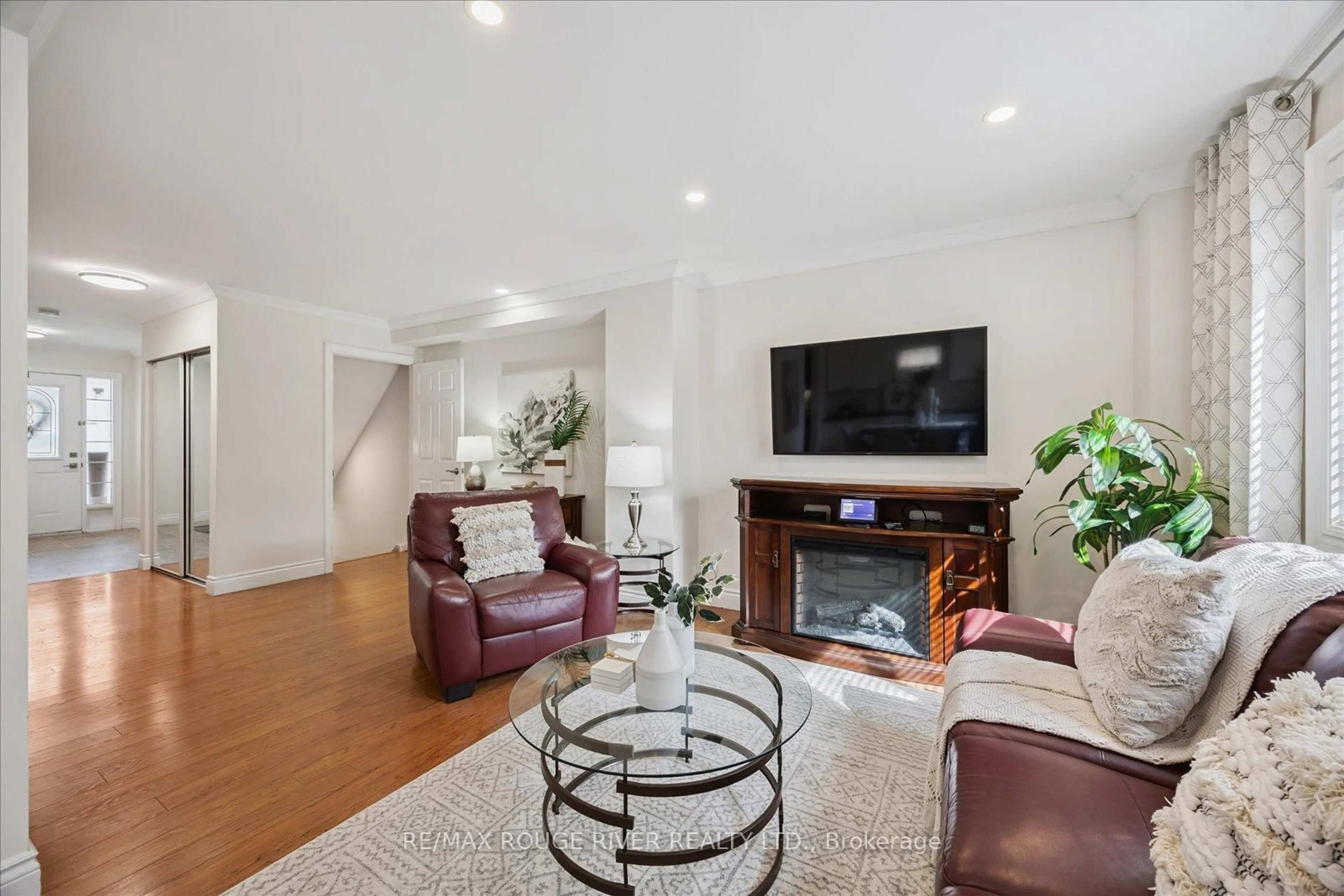 Living room with furniture, unknown for 17 Wallace Dr, Whitby Ontario L1N 9G9