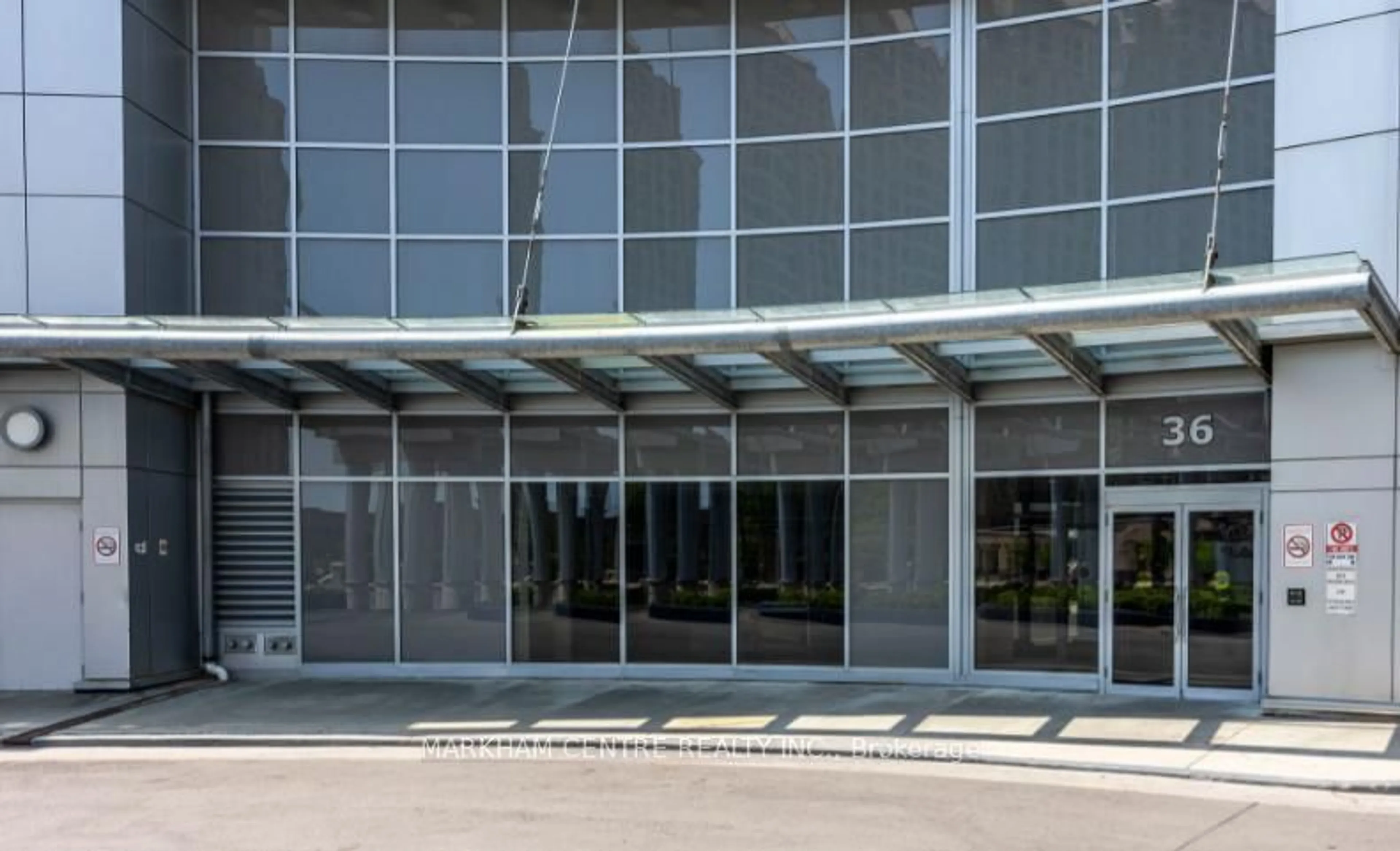 Indoor foyer for 36 Lee Centre Dr #2707, Toronto Ontario M1H 3K2