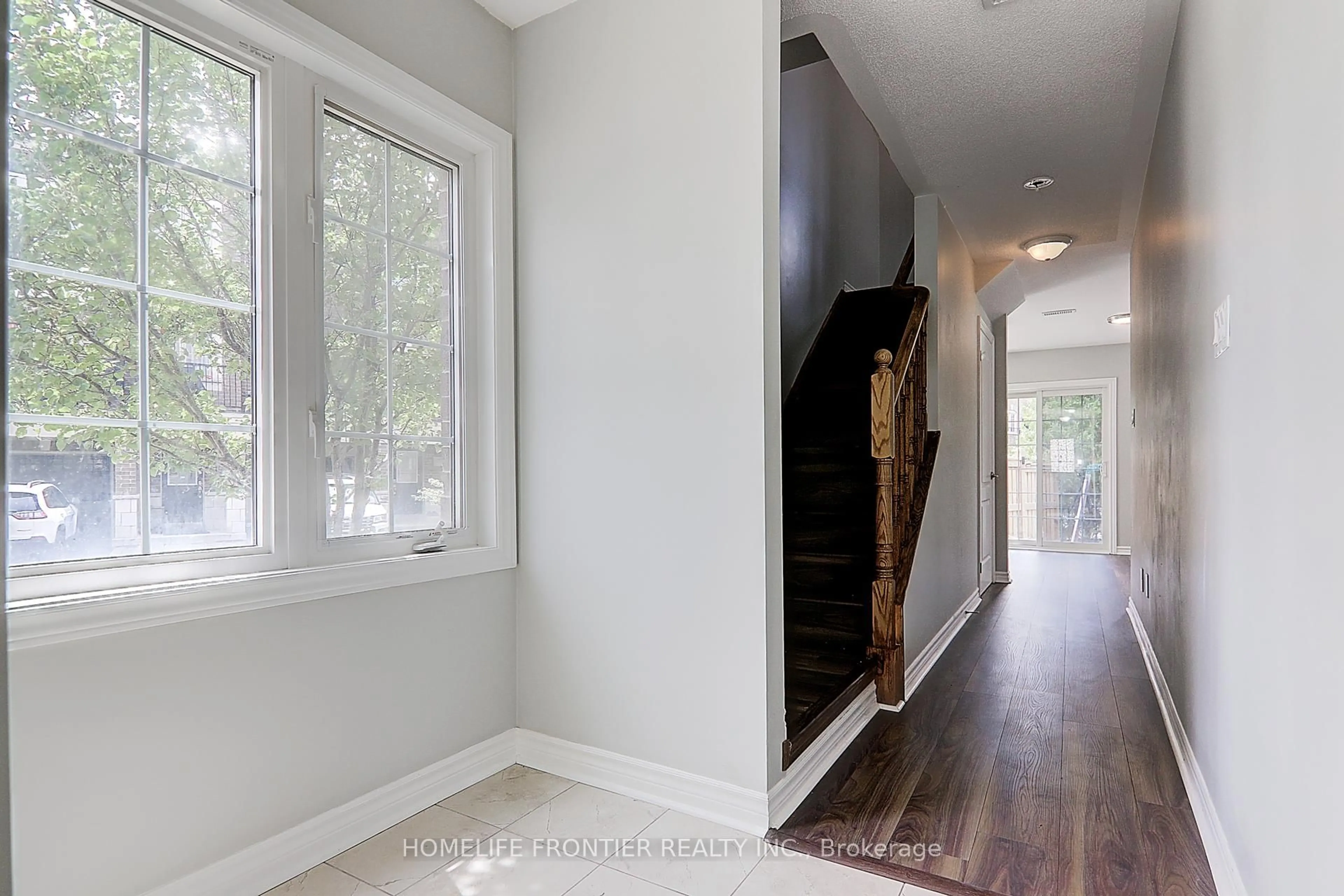 Indoor entryway for 53 Ferris Sq, Clarington Ontario L1E 0J2