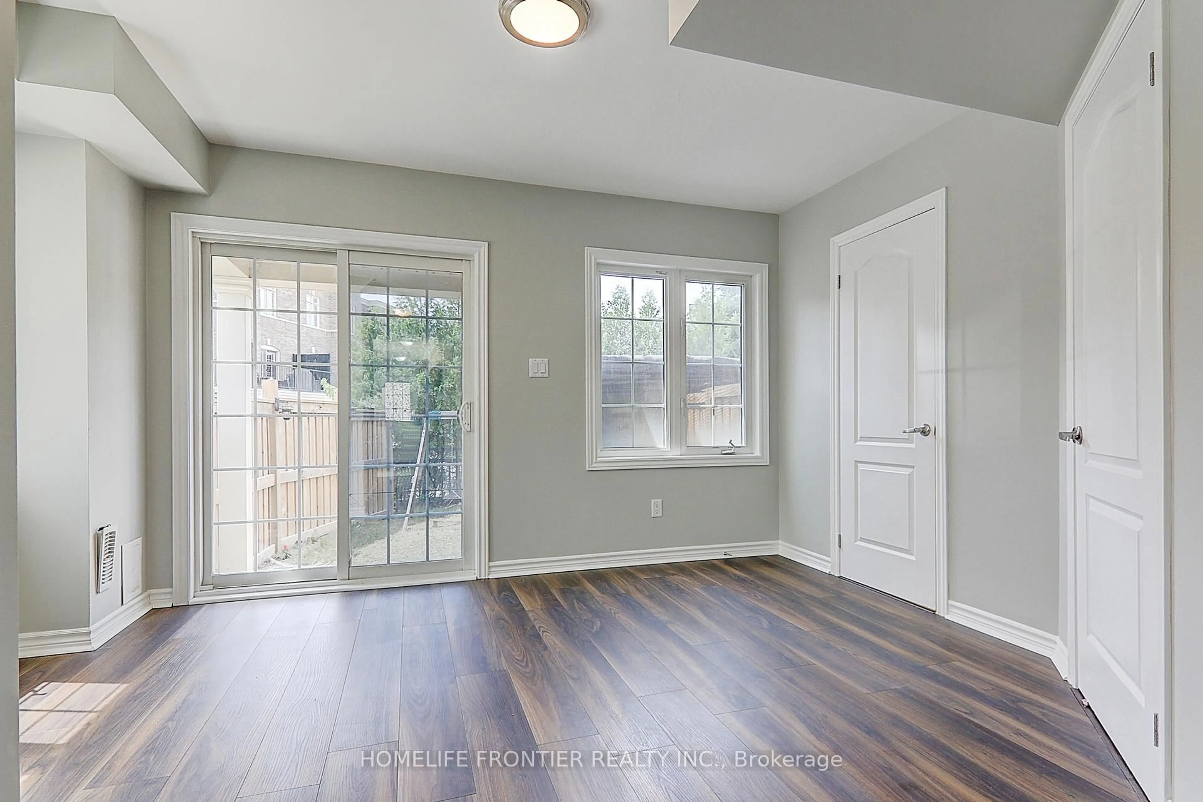 Indoor entryway for 53 Ferris Sq, Clarington Ontario L1E 0J2