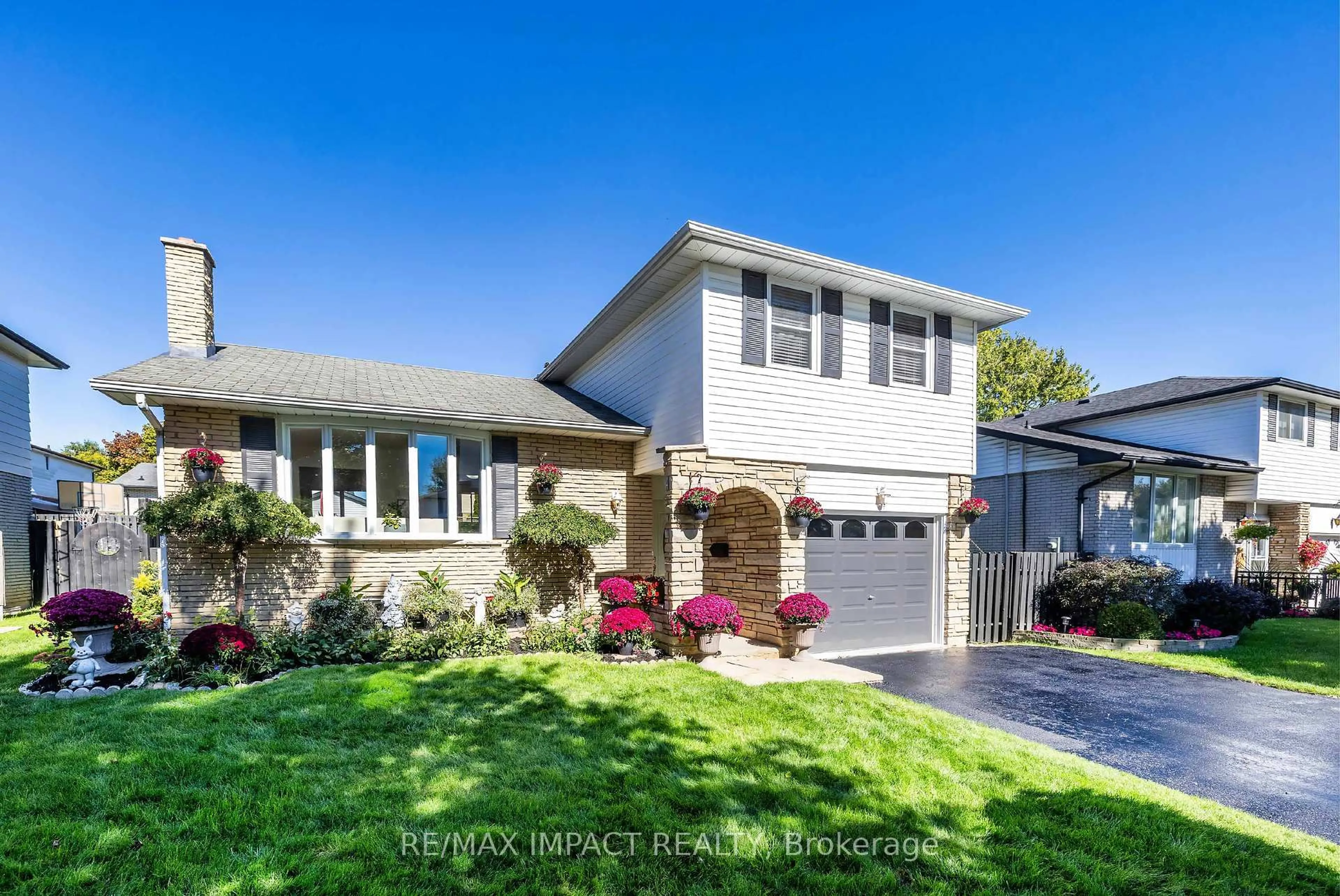 Home with vinyl exterior material, street for 30 Hetherington Dr, Clarington Ontario L1C 3R4