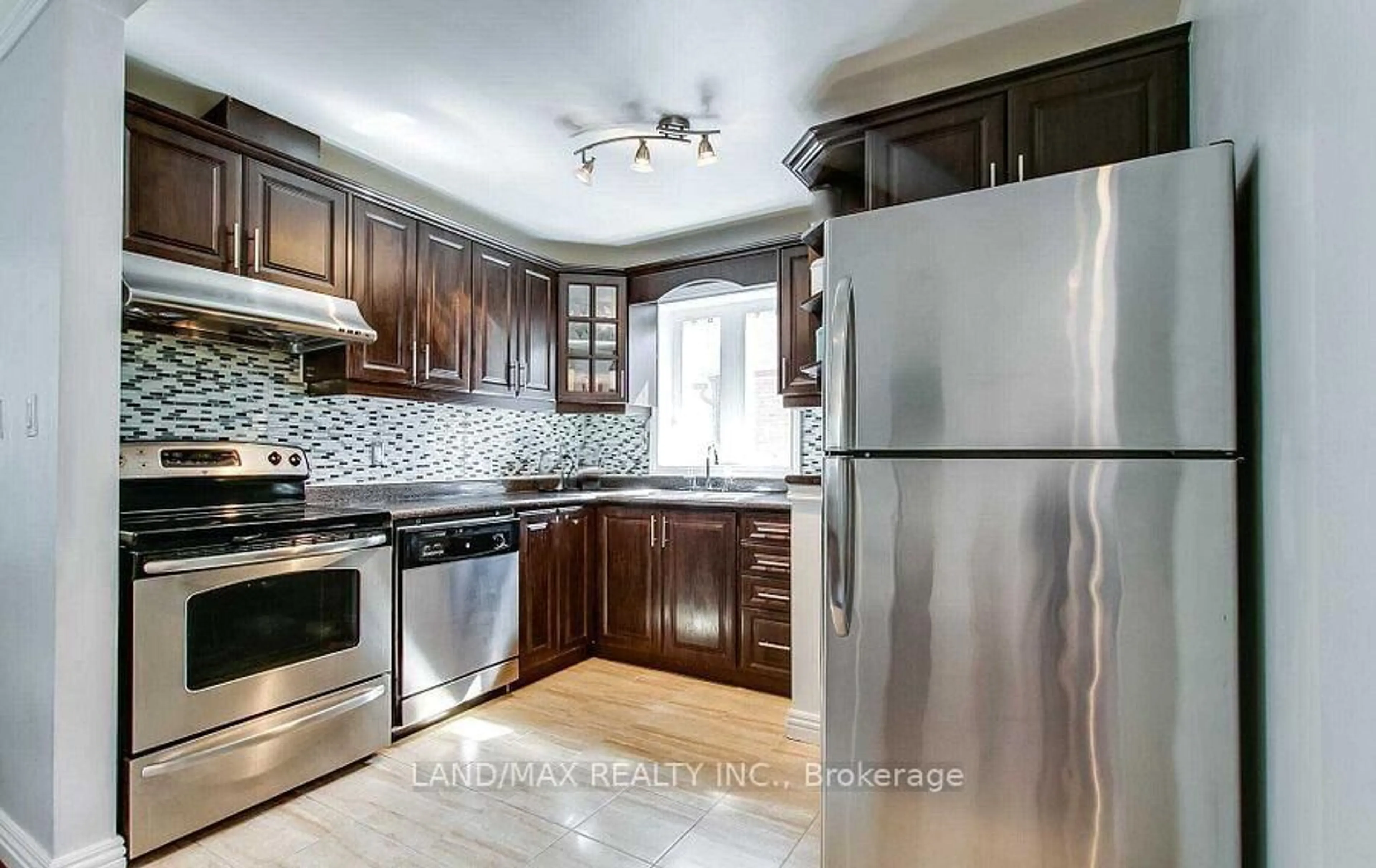 Standard kitchen, ceramic/tile floor for 464 Warden Ave, Toronto Ontario M1L 3Z1