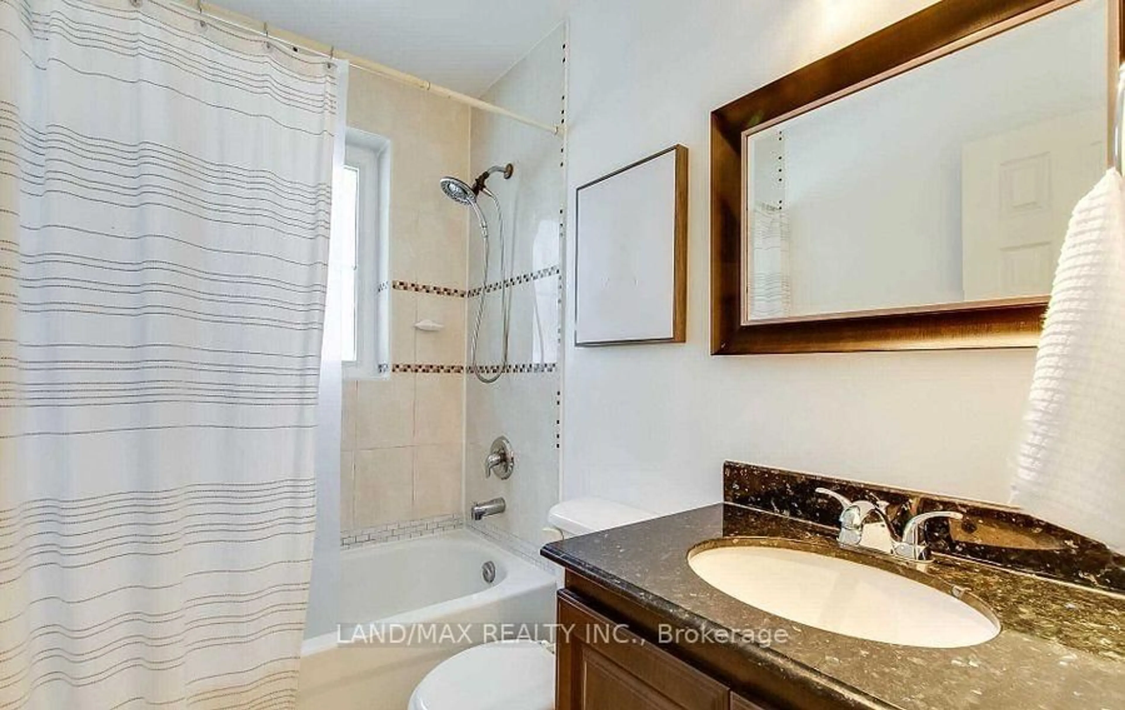 Standard bathroom, ceramic/tile floor for 464 Warden Ave, Toronto Ontario M1L 3Z1