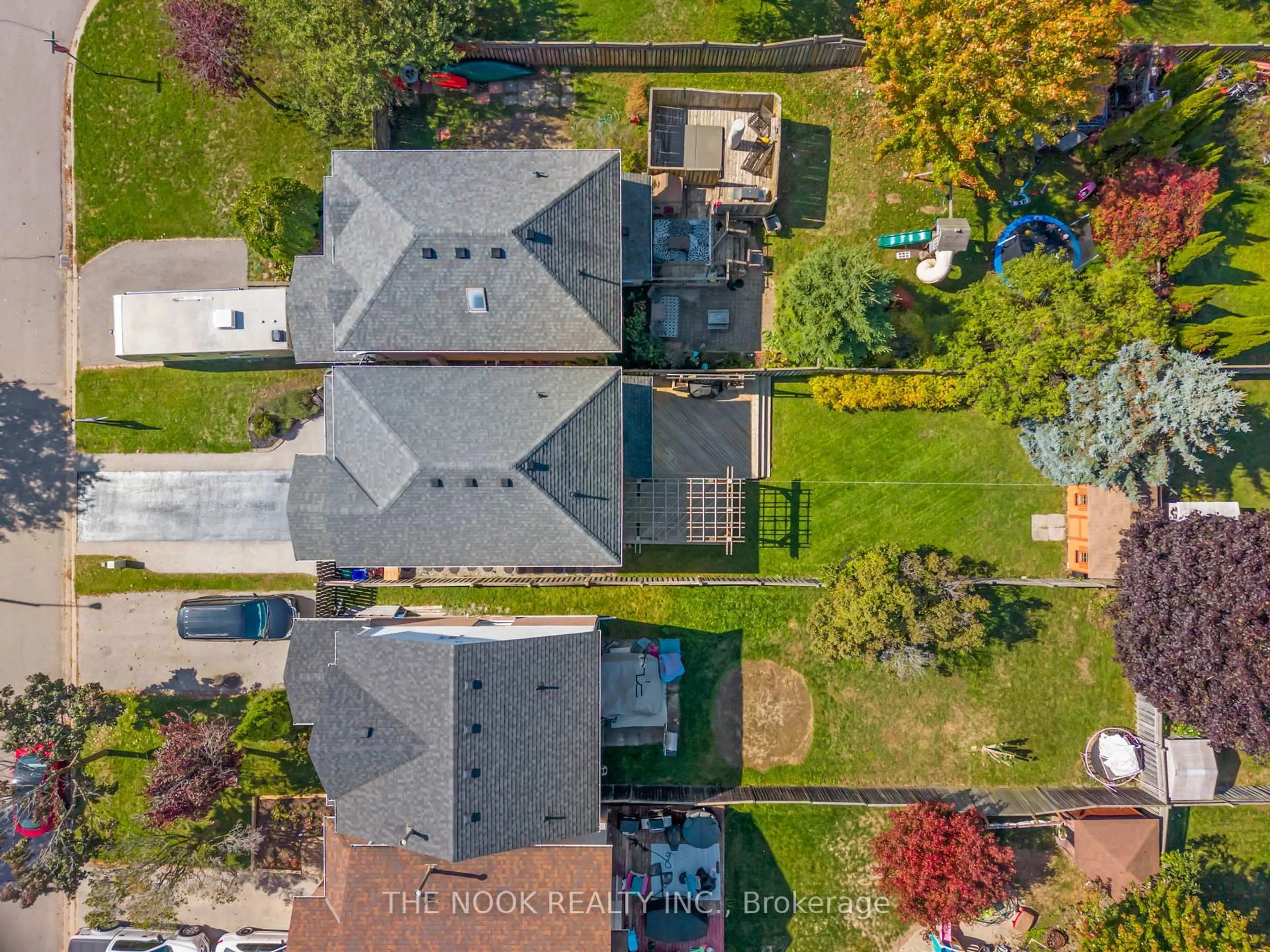 A pic from outside/outdoor area/front of a property/back of a property/a pic from drone, street for 4 Hearthstone Cres, Clarington Ontario L1E 2X7
