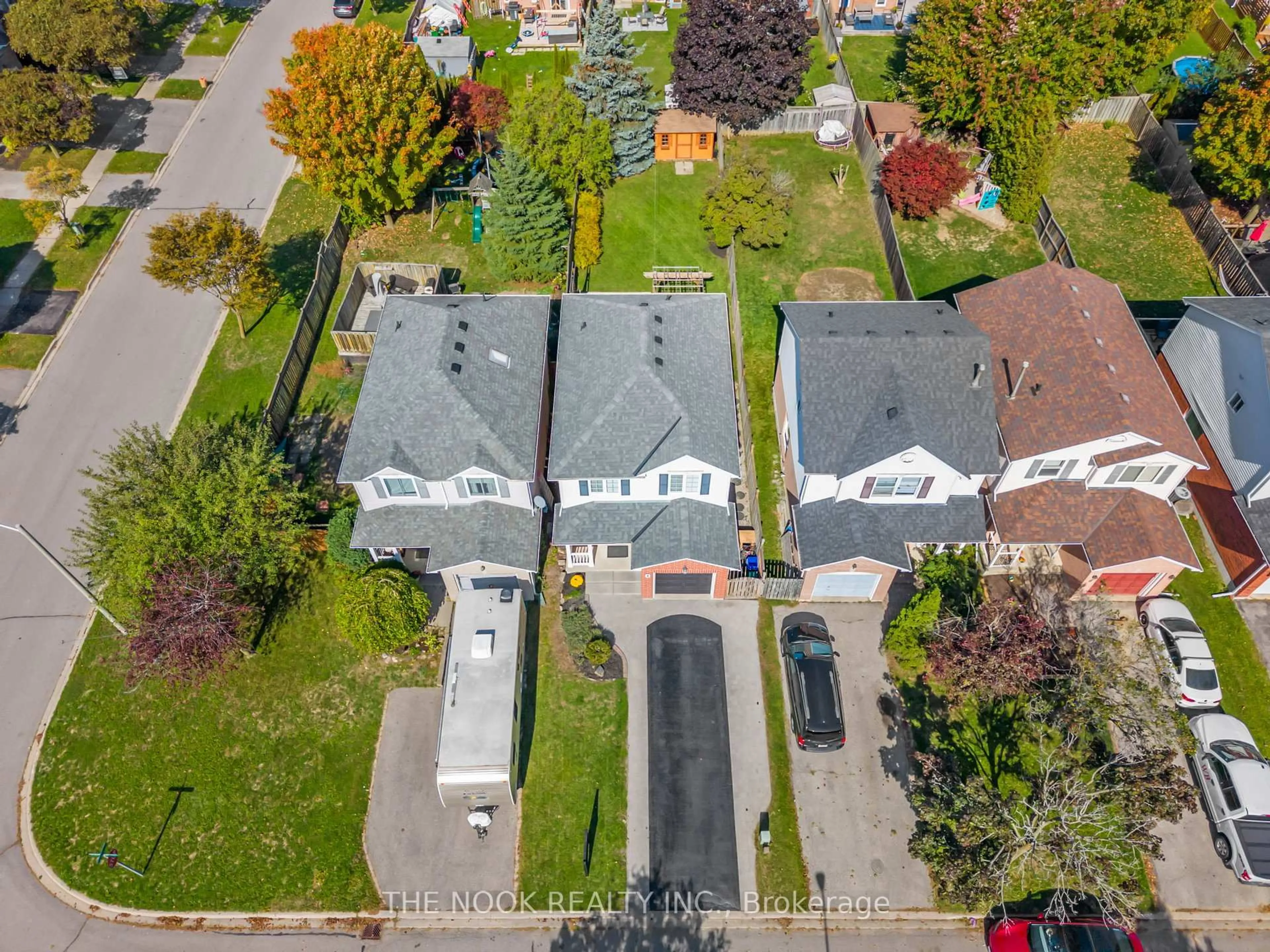 A pic from outside/outdoor area/front of a property/back of a property/a pic from drone, street for 4 Hearthstone Cres, Clarington Ontario L1E 2X7