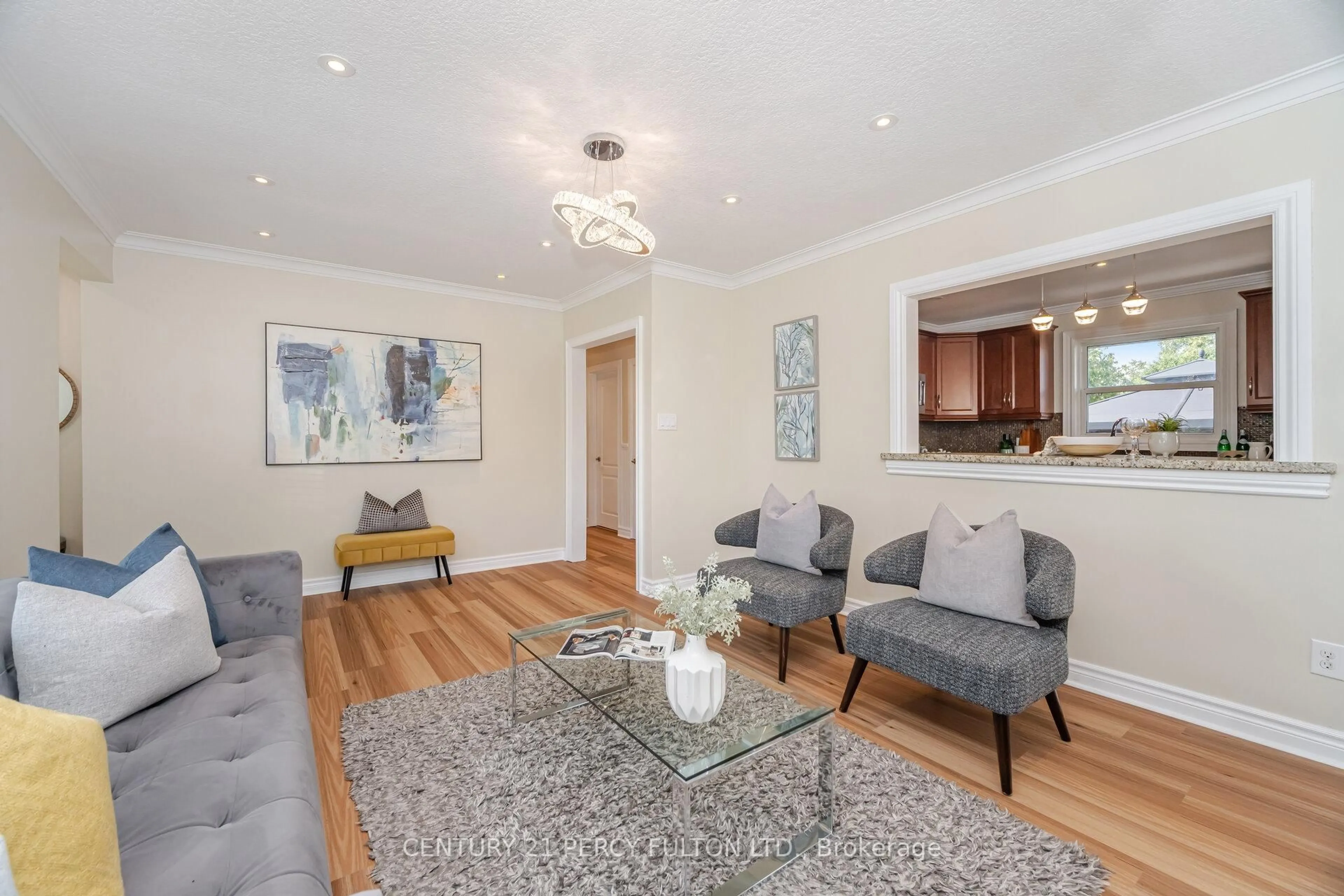 Living room with furniture, wood/laminate floor for 600 Ridgeway Ave, Oshawa Ontario L1J 2W2