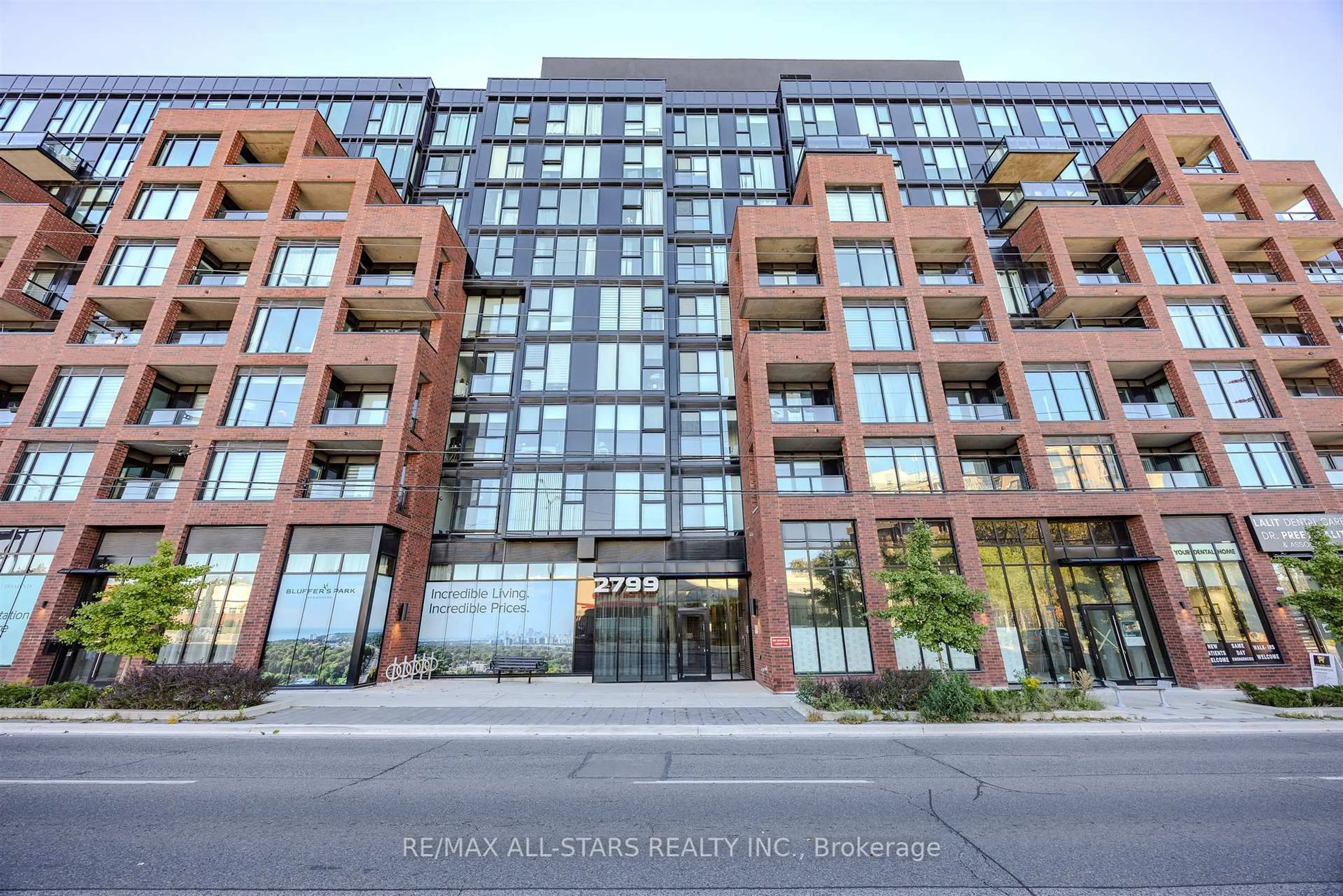 Indoor foyer for 2799 kingston Rd #611, Toronto Ontario M1M 1N1