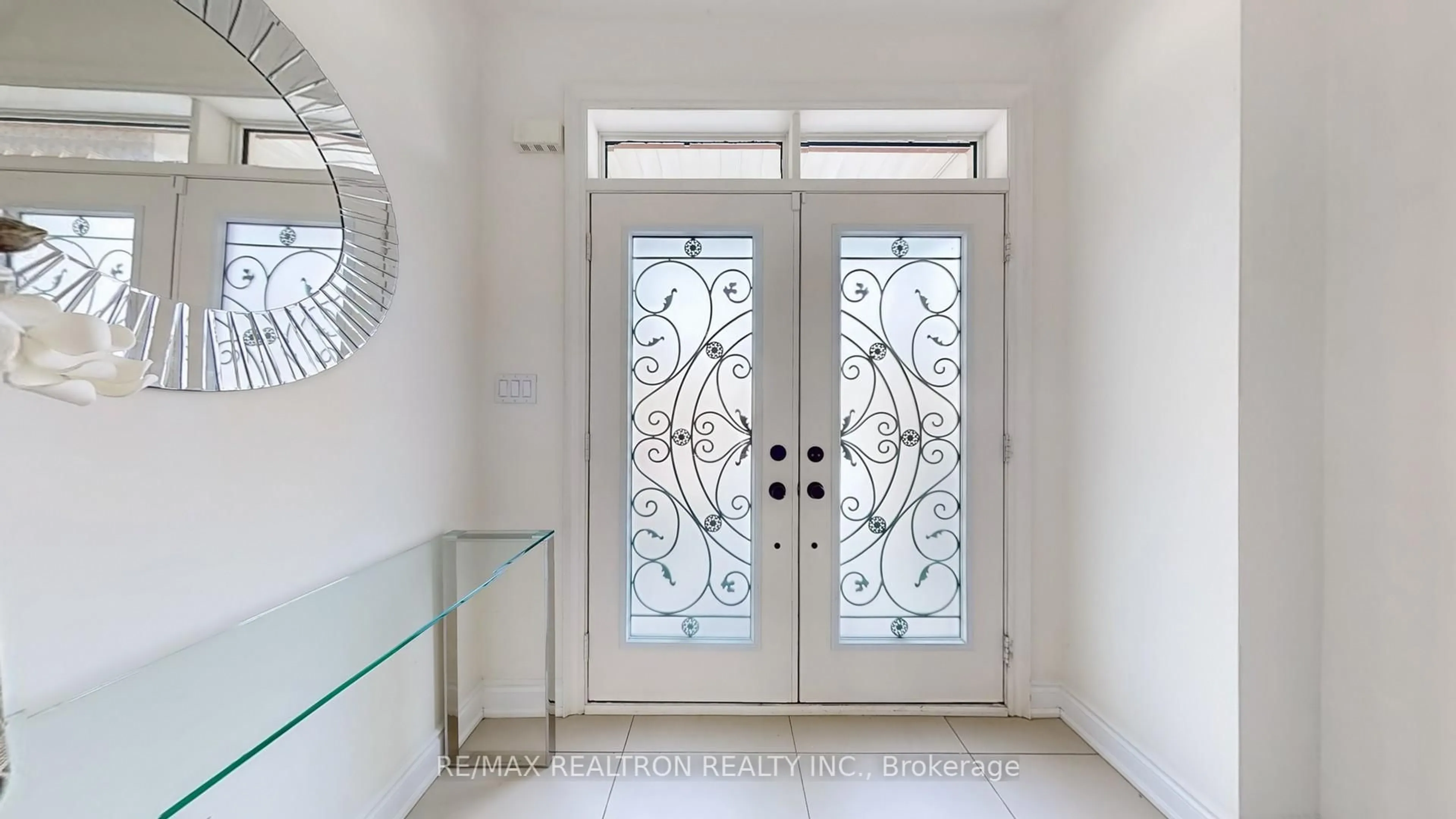 Indoor entryway for 8 Culloden Crt, Toronto Ontario M1C 0E9