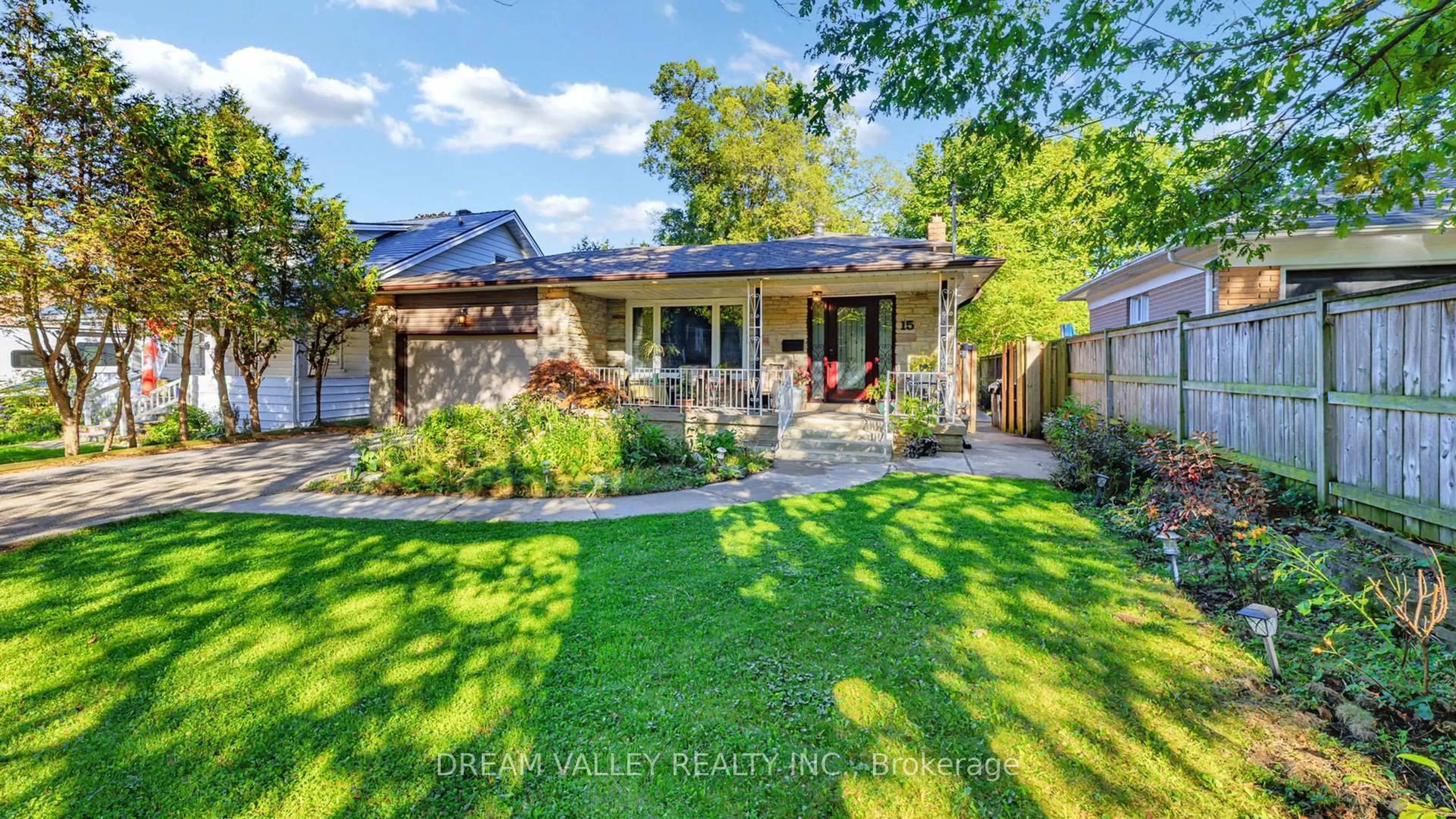 A pic from outside/outdoor area/front of a property/back of a property/a pic from drone, street for 15 Scarborough Golf Club Rd, Toronto Ontario M1M 3C6