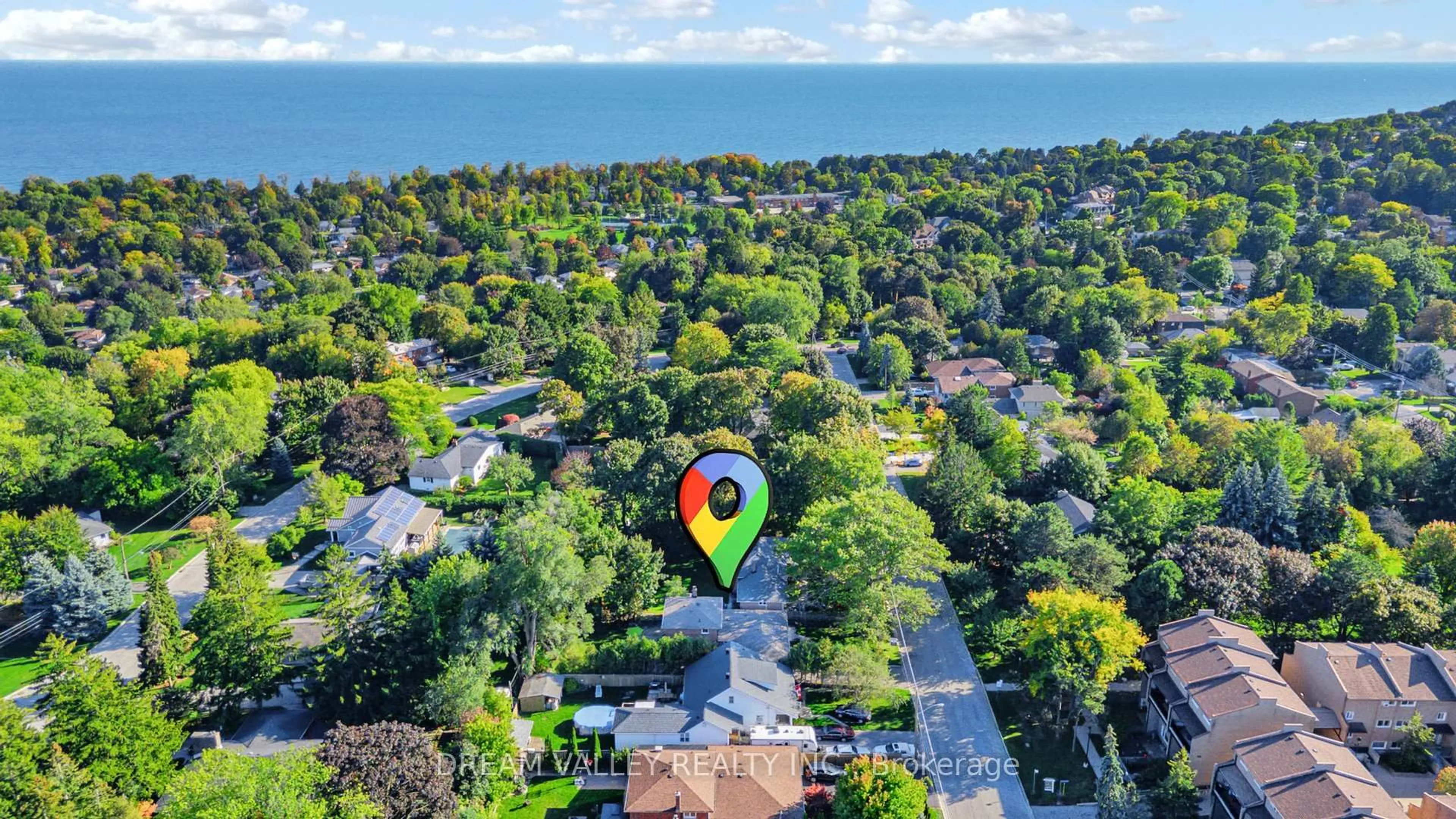 A pic from outside/outdoor area/front of a property/back of a property/a pic from drone, water/lake/river/ocean view for 15 Scarborough Golf Club Rd, Toronto Ontario M1M 3C6
