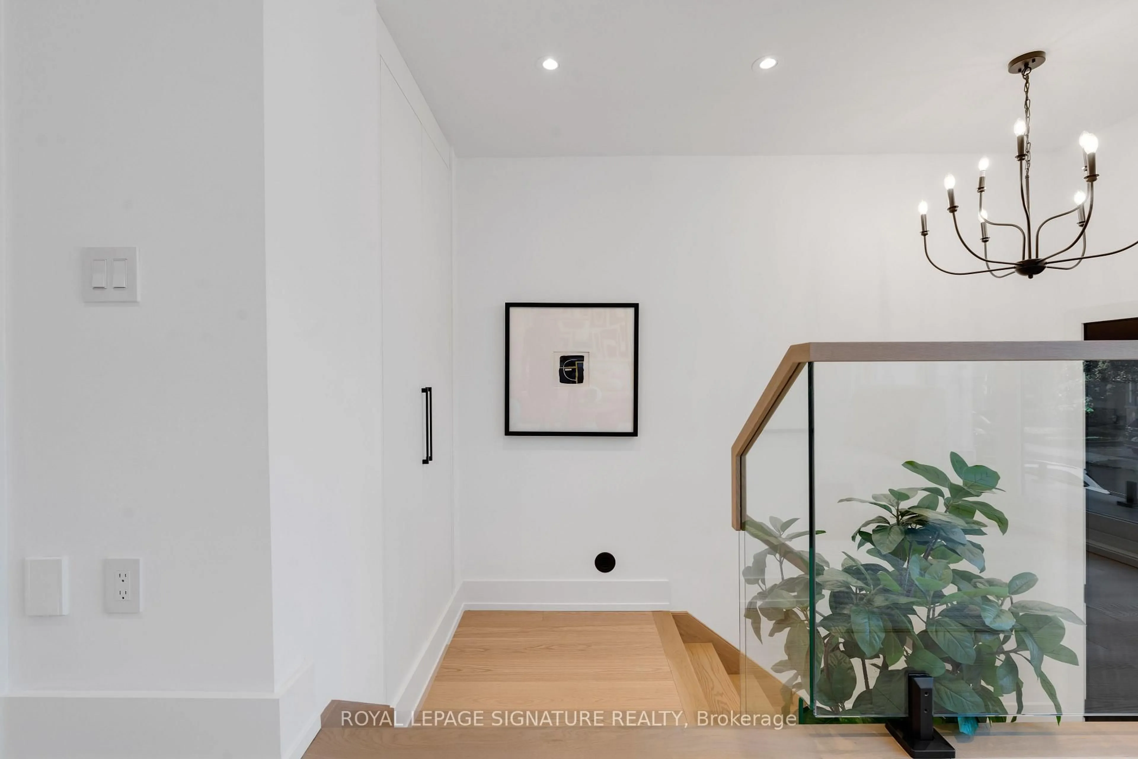 Unknown for 24 Elmsdale Rd, Toronto Ontario M4J 3M4