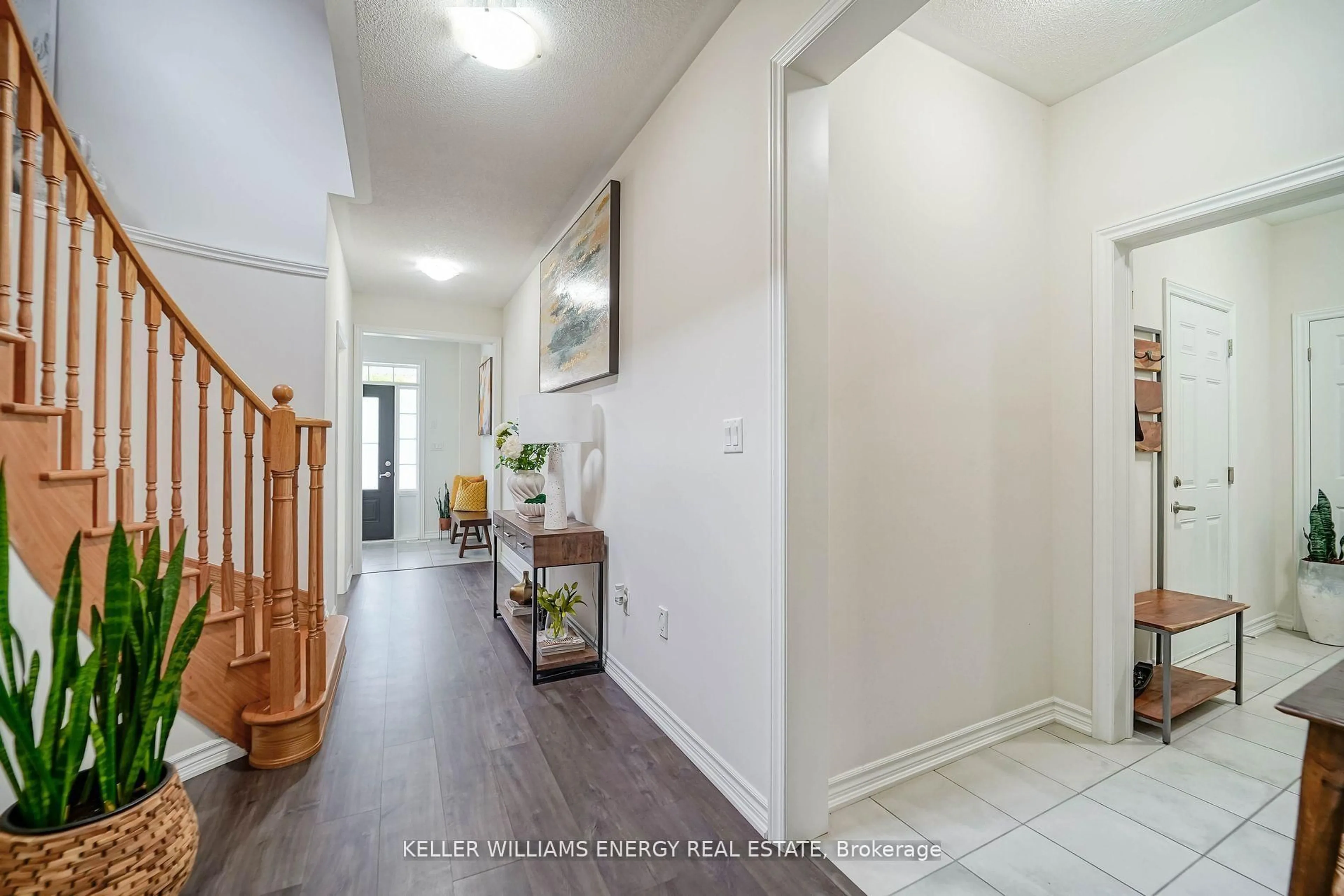 Indoor entryway for 23 Crombie St, Clarington Ontario L1C 4A1