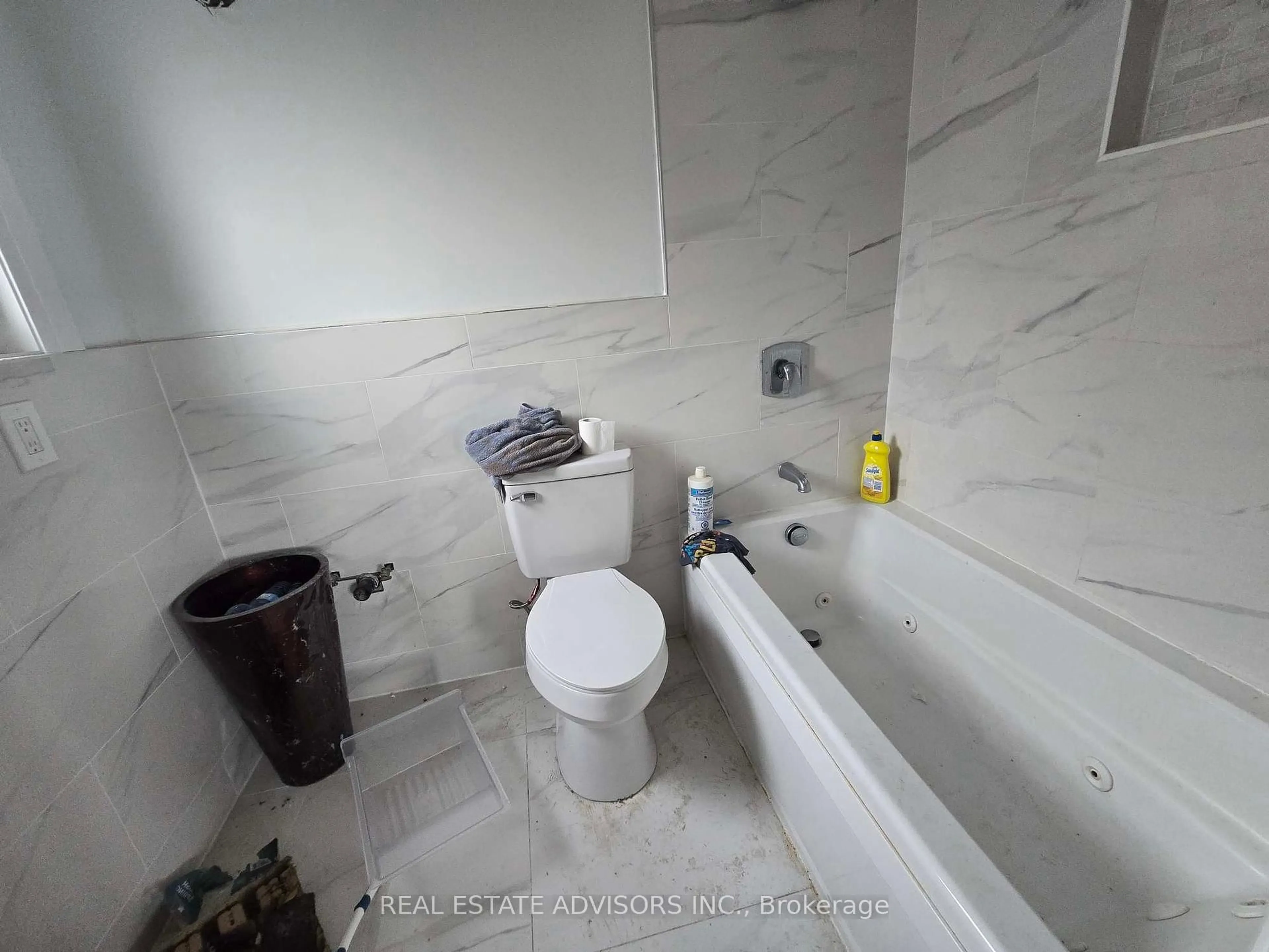 Standard bathroom, unknown for 238 Braymore Blvd, Toronto Ontario M1B 2G8