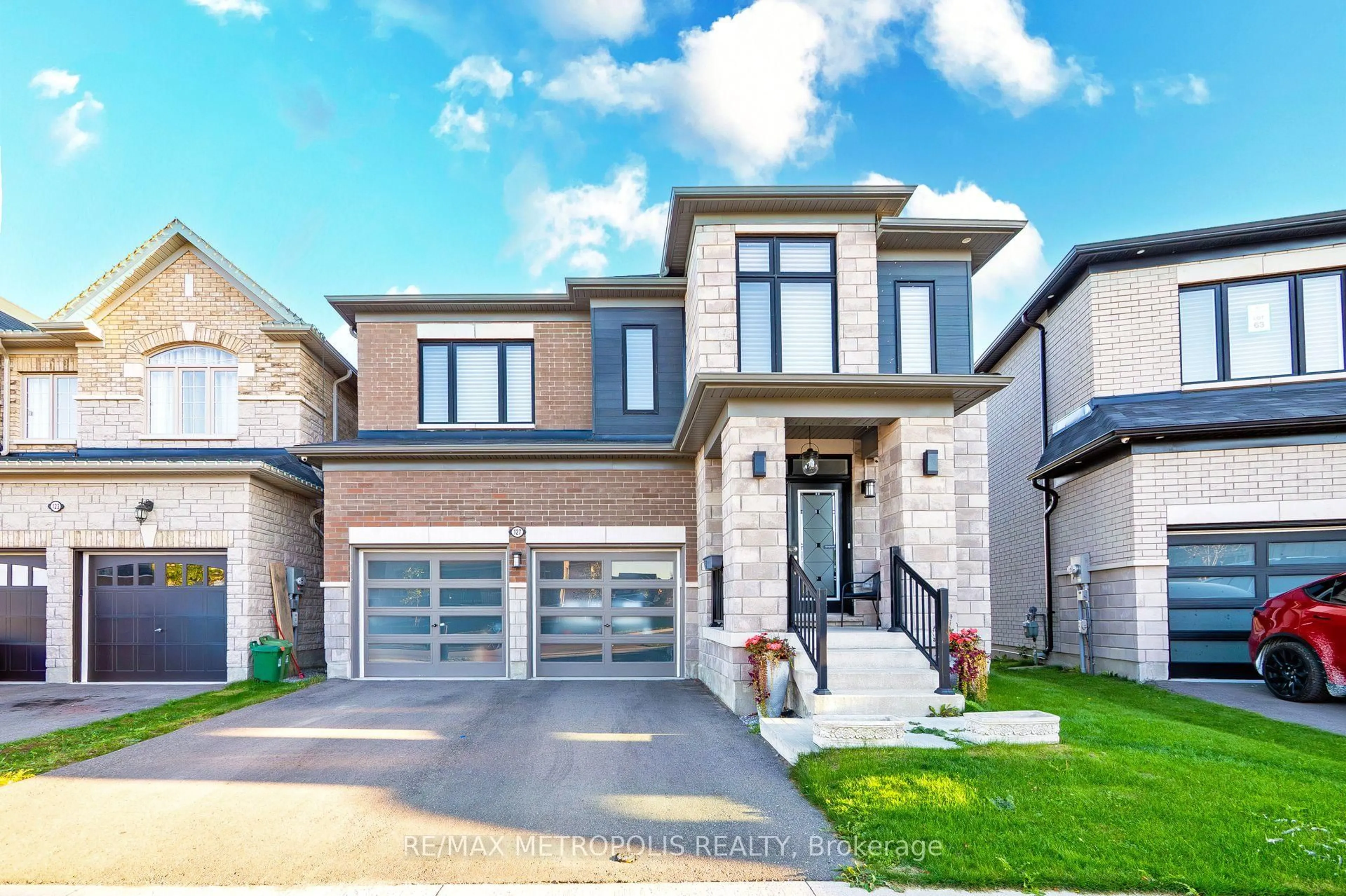 Home with brick exterior material, street for 127 Mcphail Ave, Clarington Ontario L1C 7H2