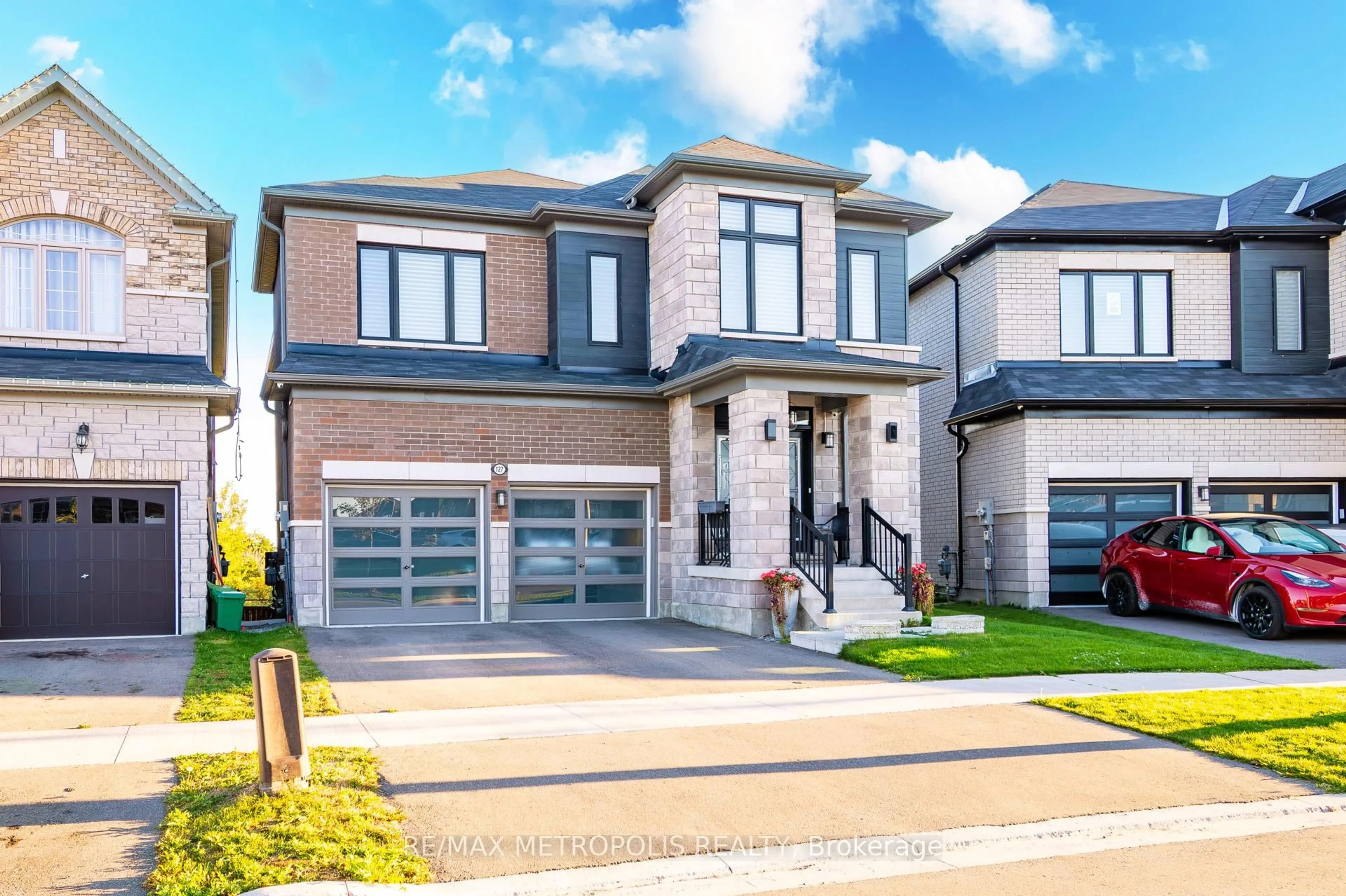 Home with brick exterior material, street for 127 Mcphail Ave, Clarington Ontario L1C 7H2