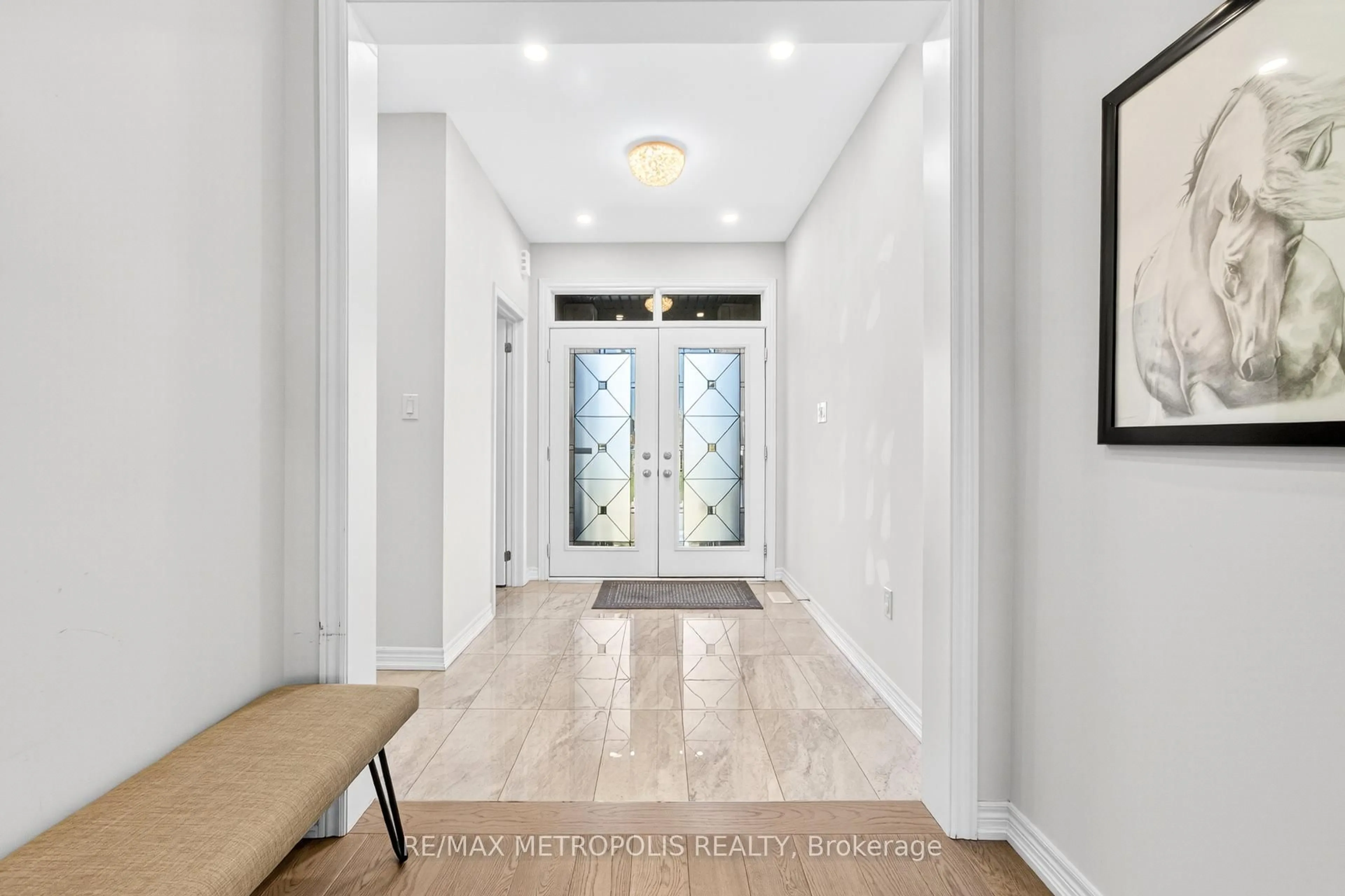 Indoor entryway for 127 Mcphail Ave, Clarington Ontario L1C 7H2