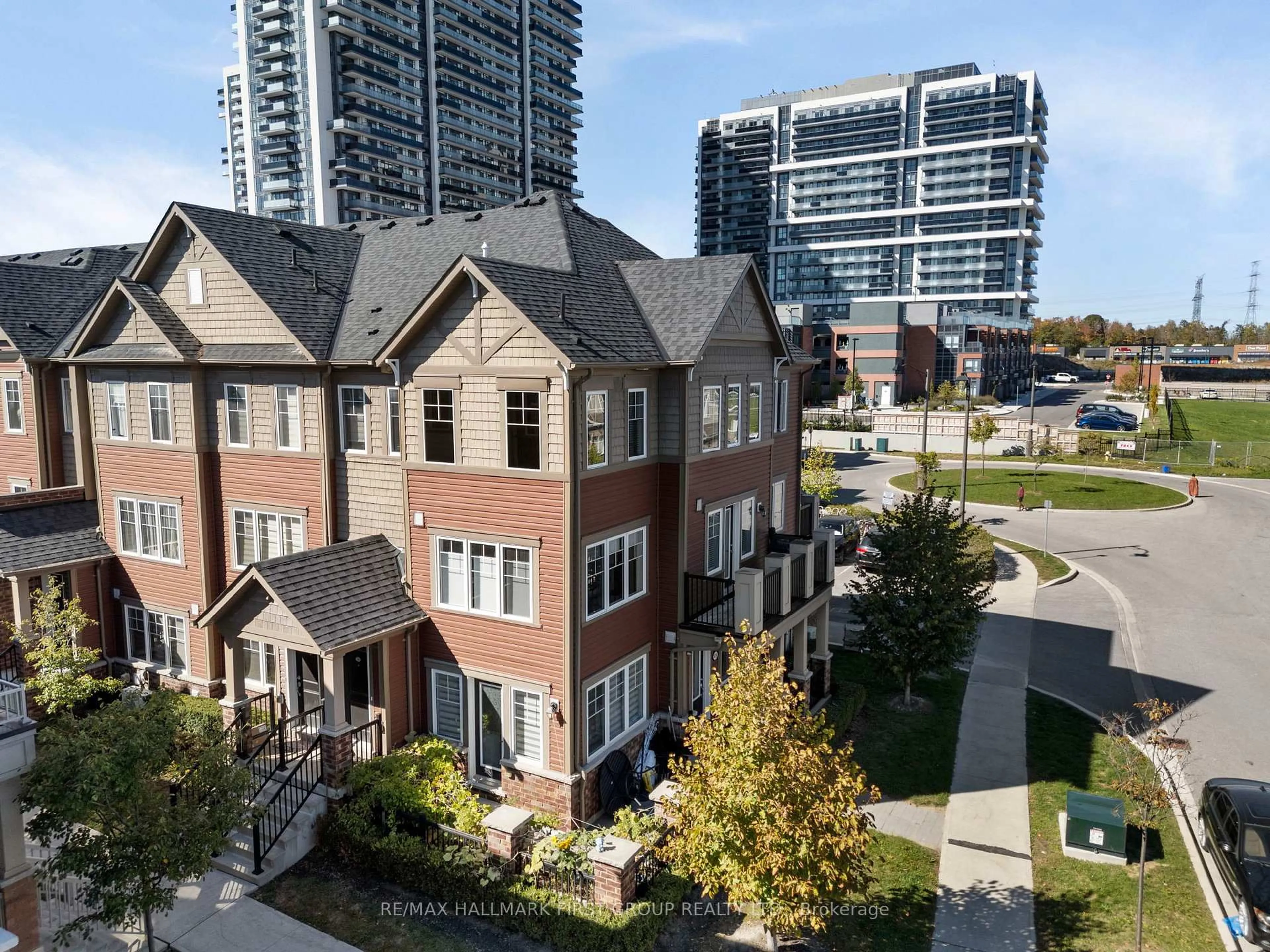 A pic from outside/outdoor area/front of a property/back of a property/a pic from drone, city buildings view from balcony for 2500 Hill Rise Crt #50, Oshawa Ontario L1N 4K4