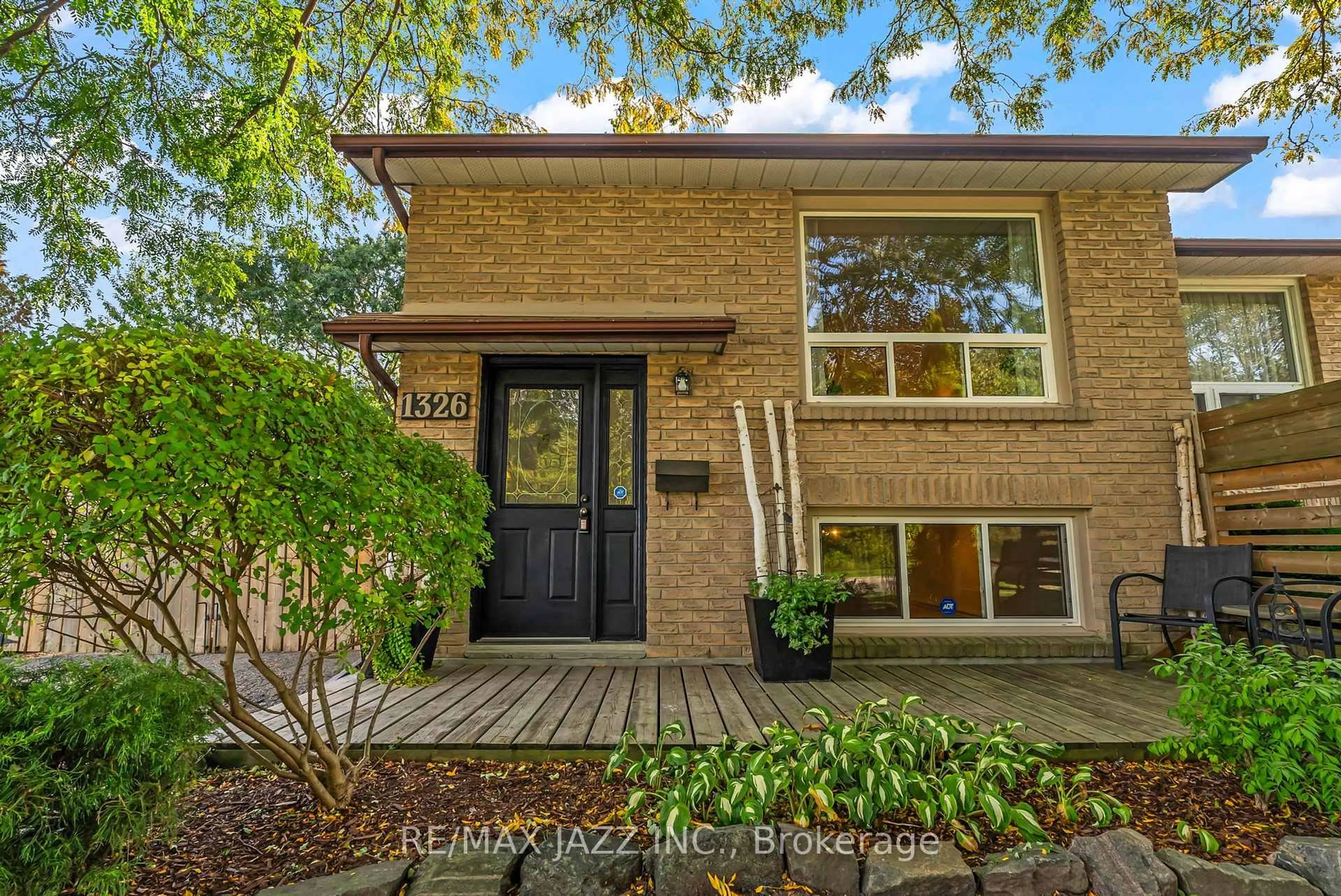 Home with brick exterior material, street for 1326 Valley Dr, Oshawa Ontario L1J 7J7