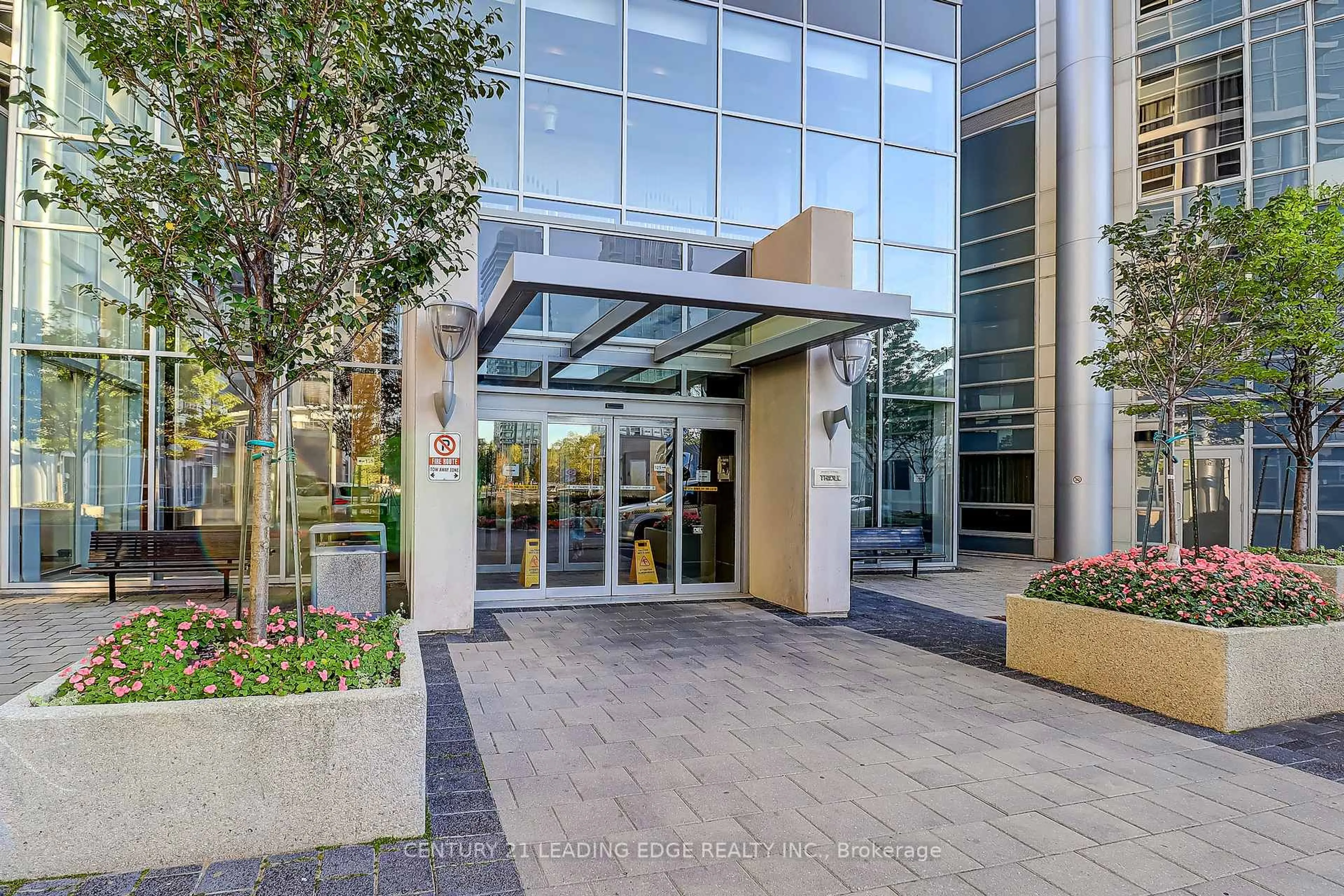 Indoor foyer for 125 Village Green Sq #3311, Toronto Ontario M1S 0G3