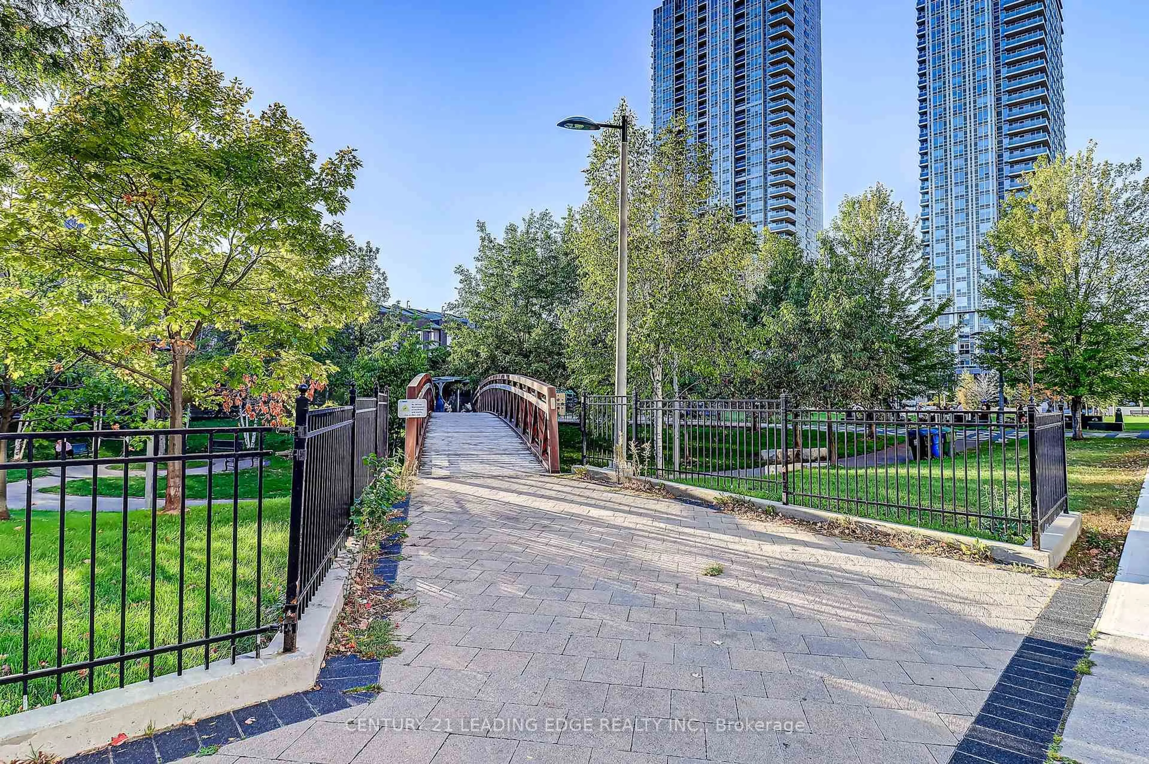Patio, street for 125 Village Green Sq #3311, Toronto Ontario M1S 0G3