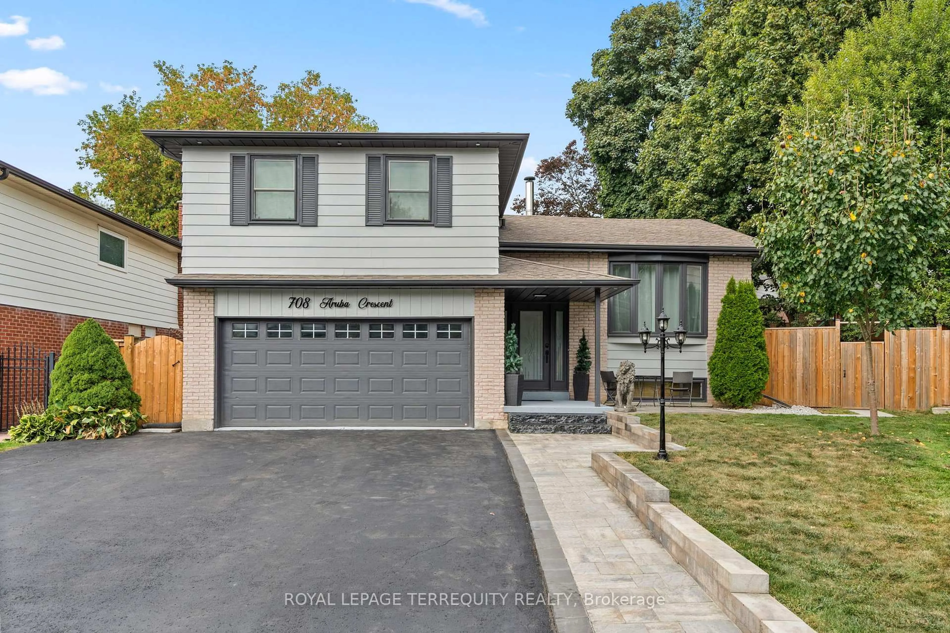 Home with brick exterior material, street for 708 Aruba Cres, Oshawa Ontario L1J 6B6