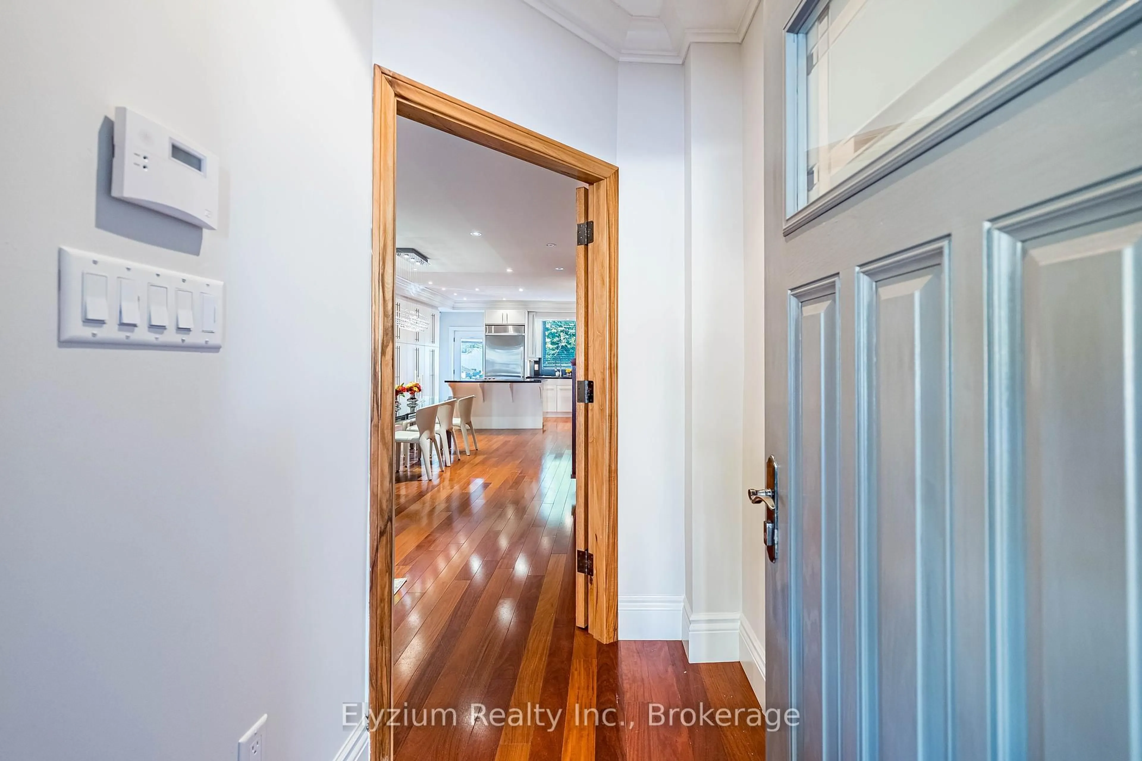 Indoor foyer for 1107 Gerrard St, Toronto Ontario M4M 1Z9