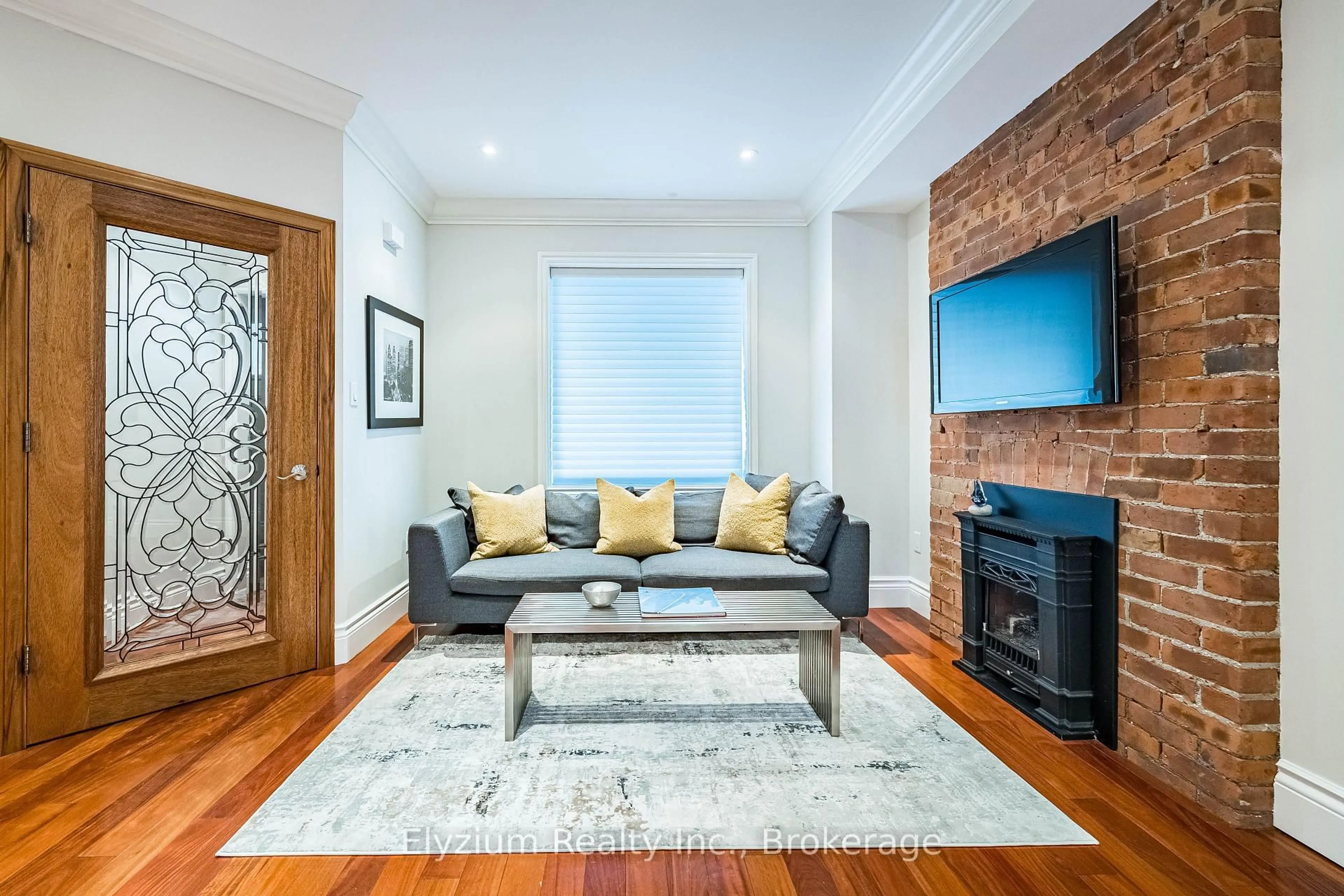 Living room with furniture, unknown for 1107 Gerrard St, Toronto Ontario M4M 1Z9