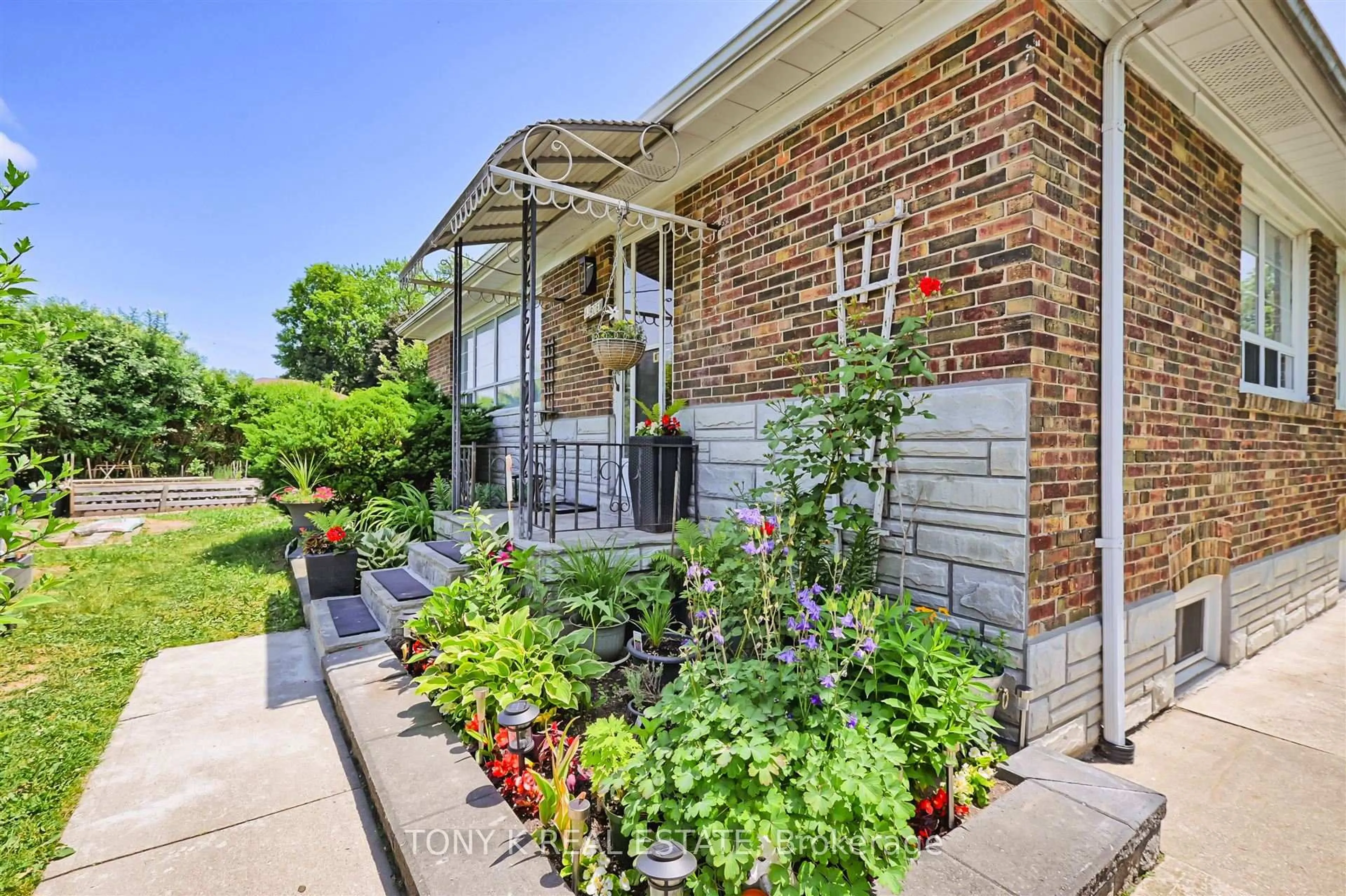 Unknown for 43 Boem Ave, Toronto Ontario M1R 3T2