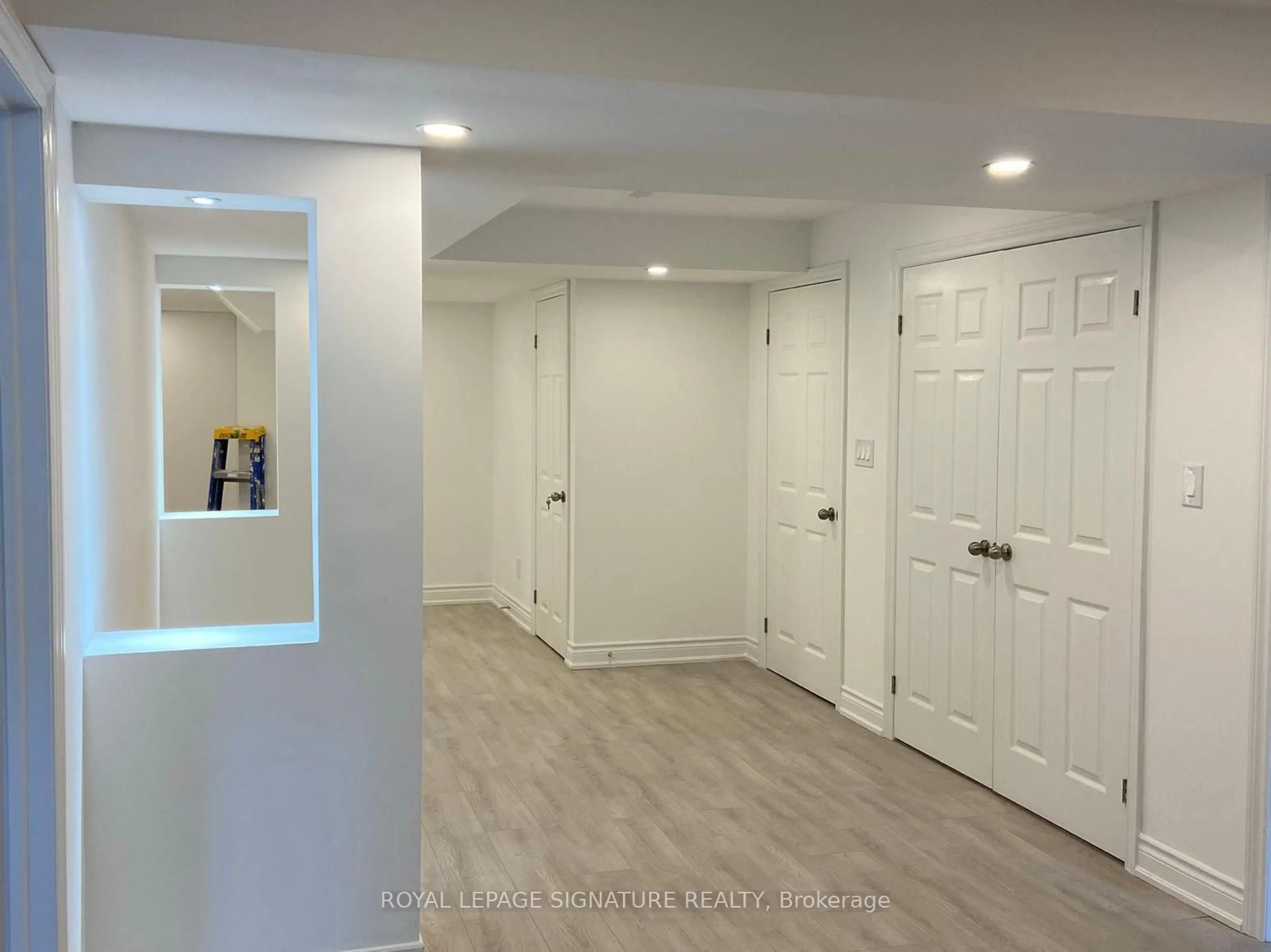 Indoor entryway for 1217 Shankel Rd, Oshawa Ontario L1K 3G2