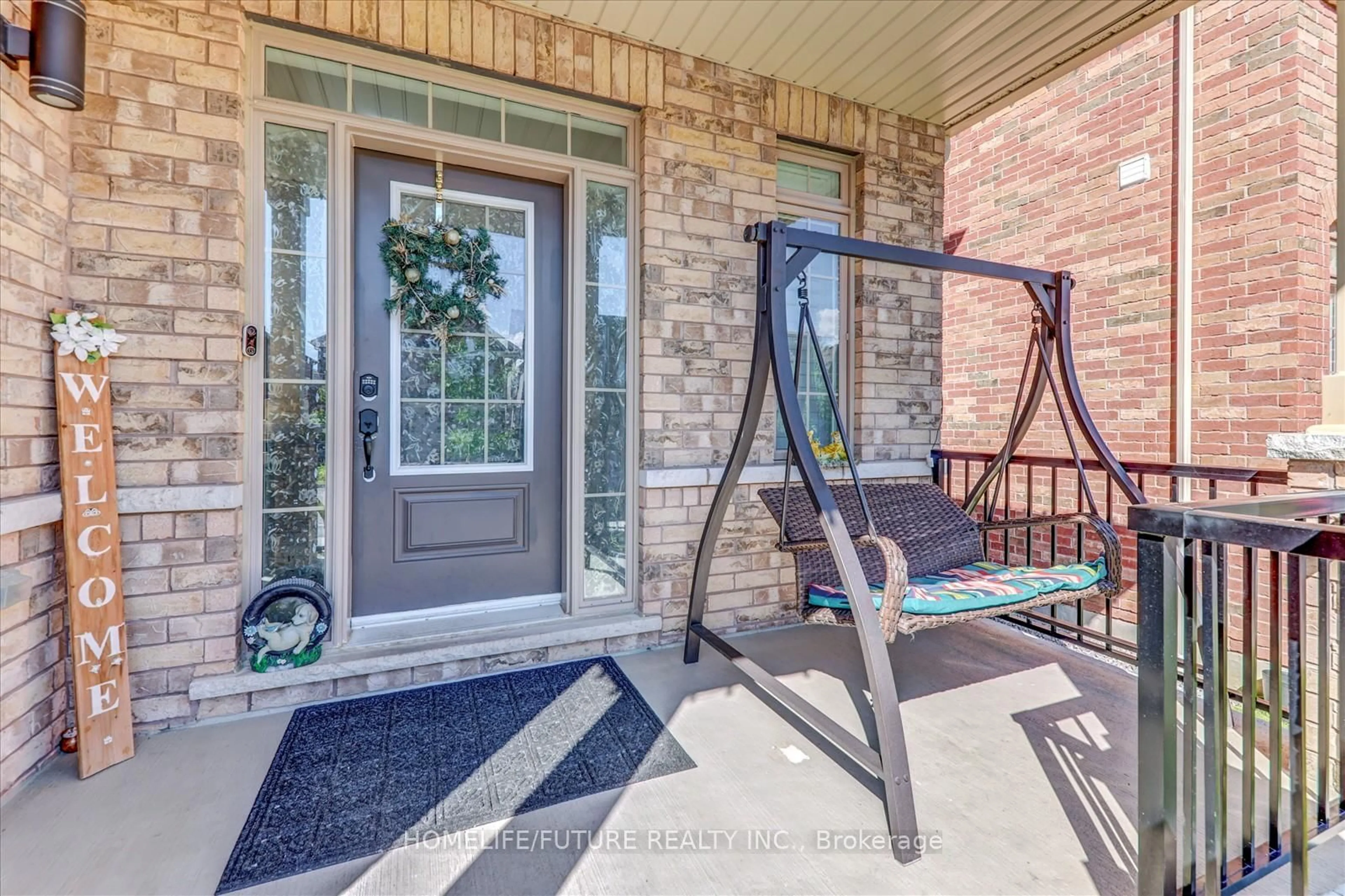 Indoor entryway for 30 Arthur Mclaughlin St, Clarington Ontario L1C 0T6