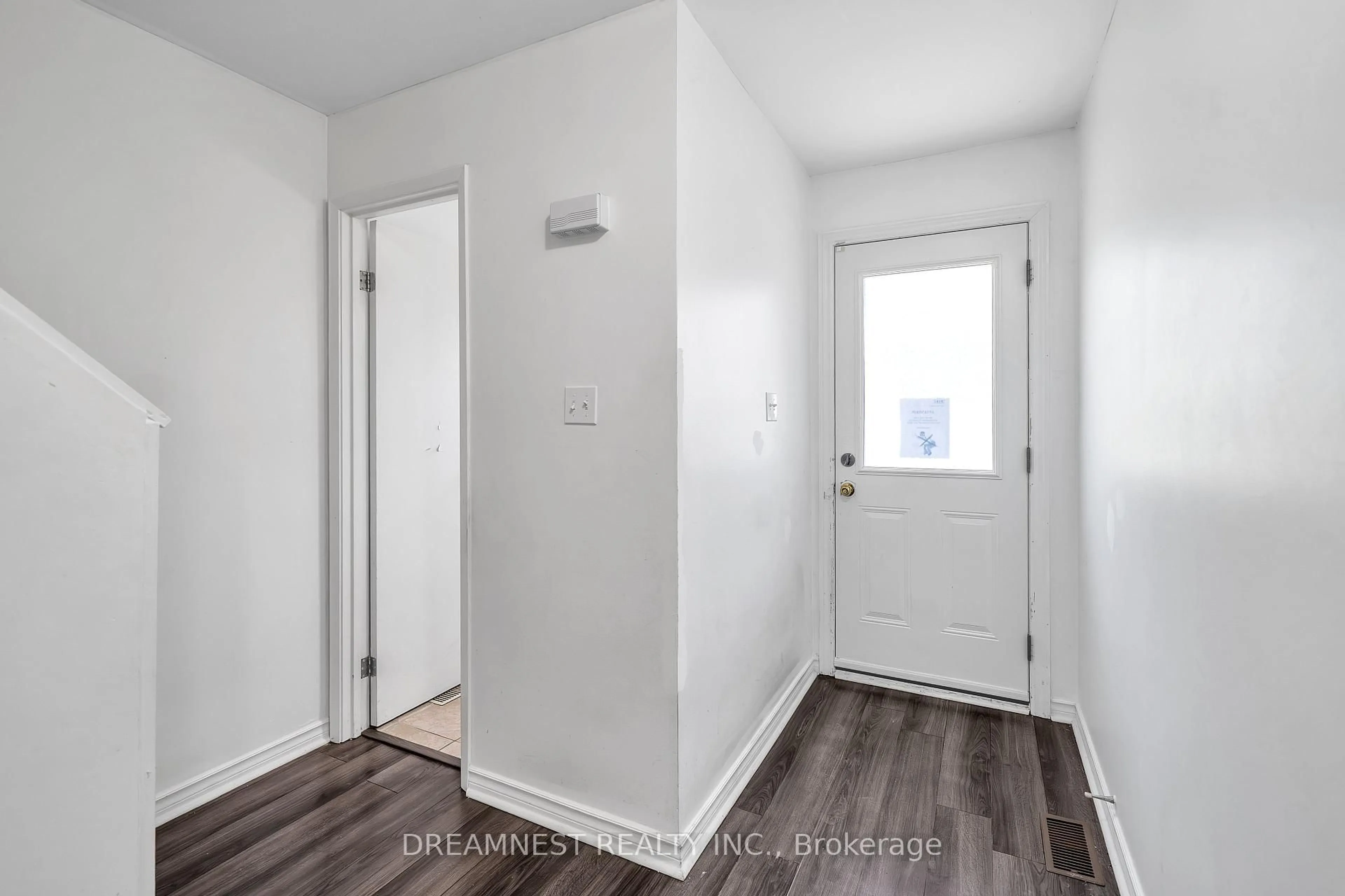 Indoor entryway for 31 Parker Cres #17, Ajax Ontario L1S 3R4
