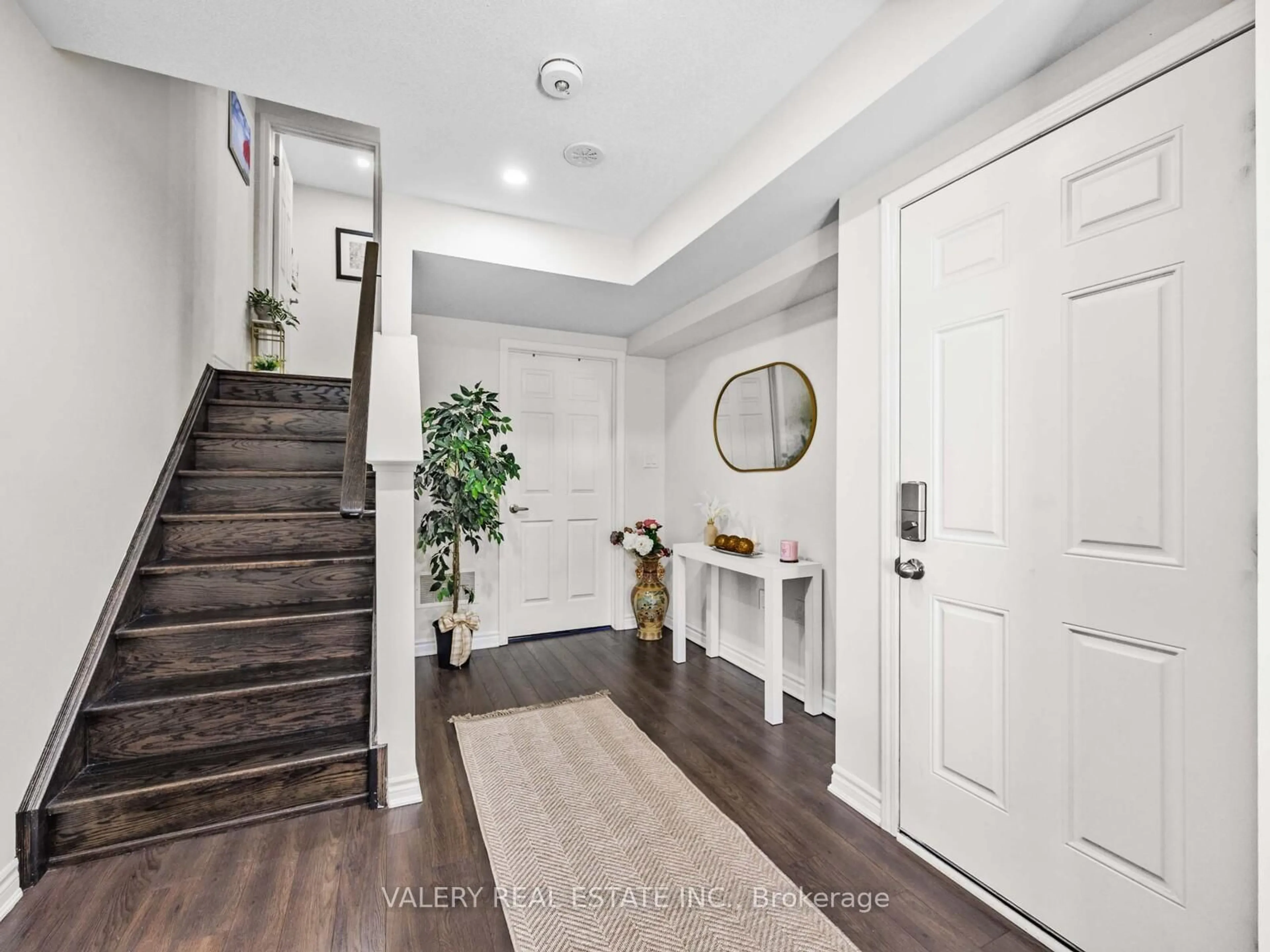 Indoor entryway for 89 Mendelssohn St, Toronto Ontario M1L 0B9