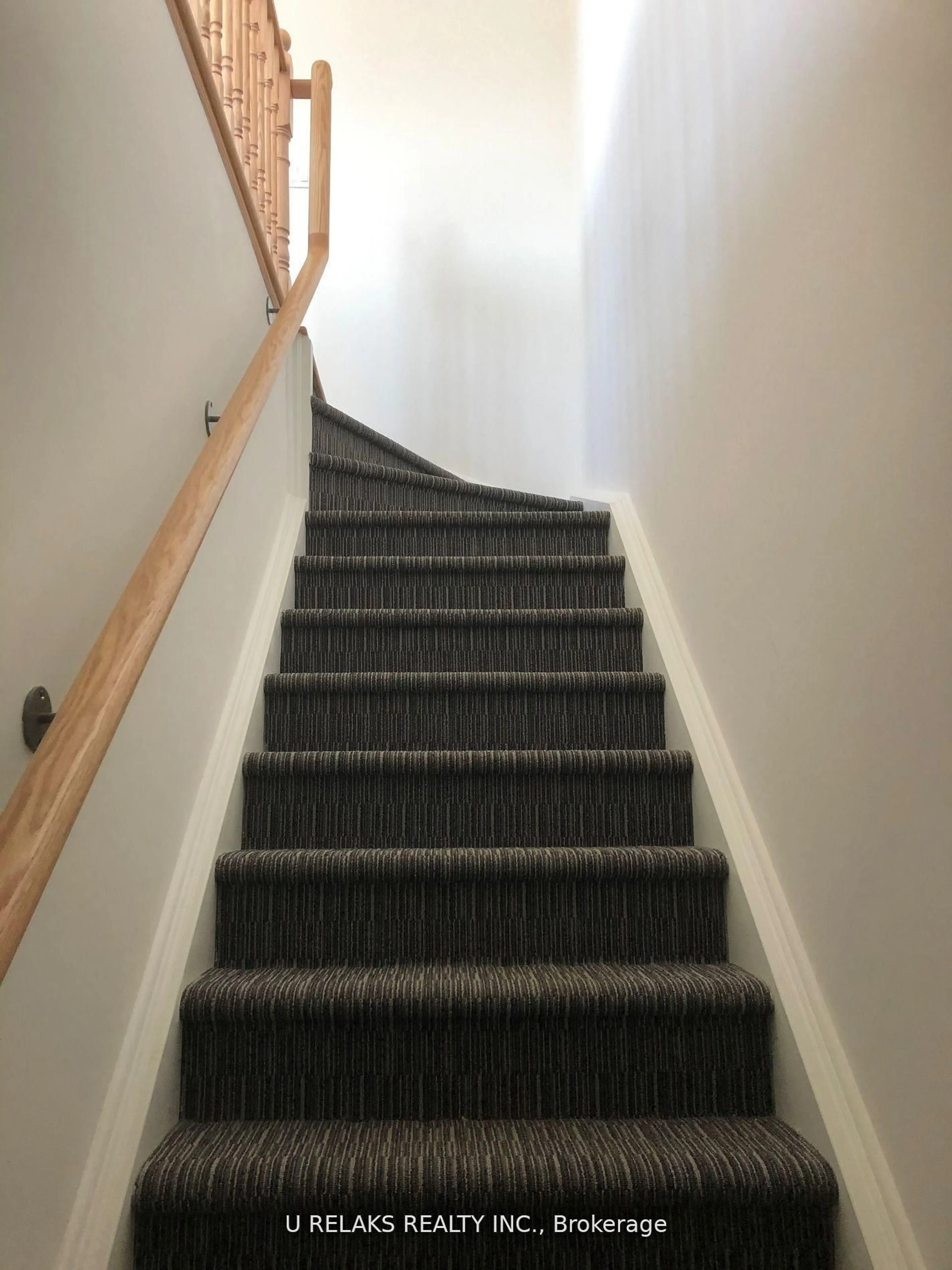 Stairs for 500 Kingbird Grve #350, Toronto Ontario M1B 0E4