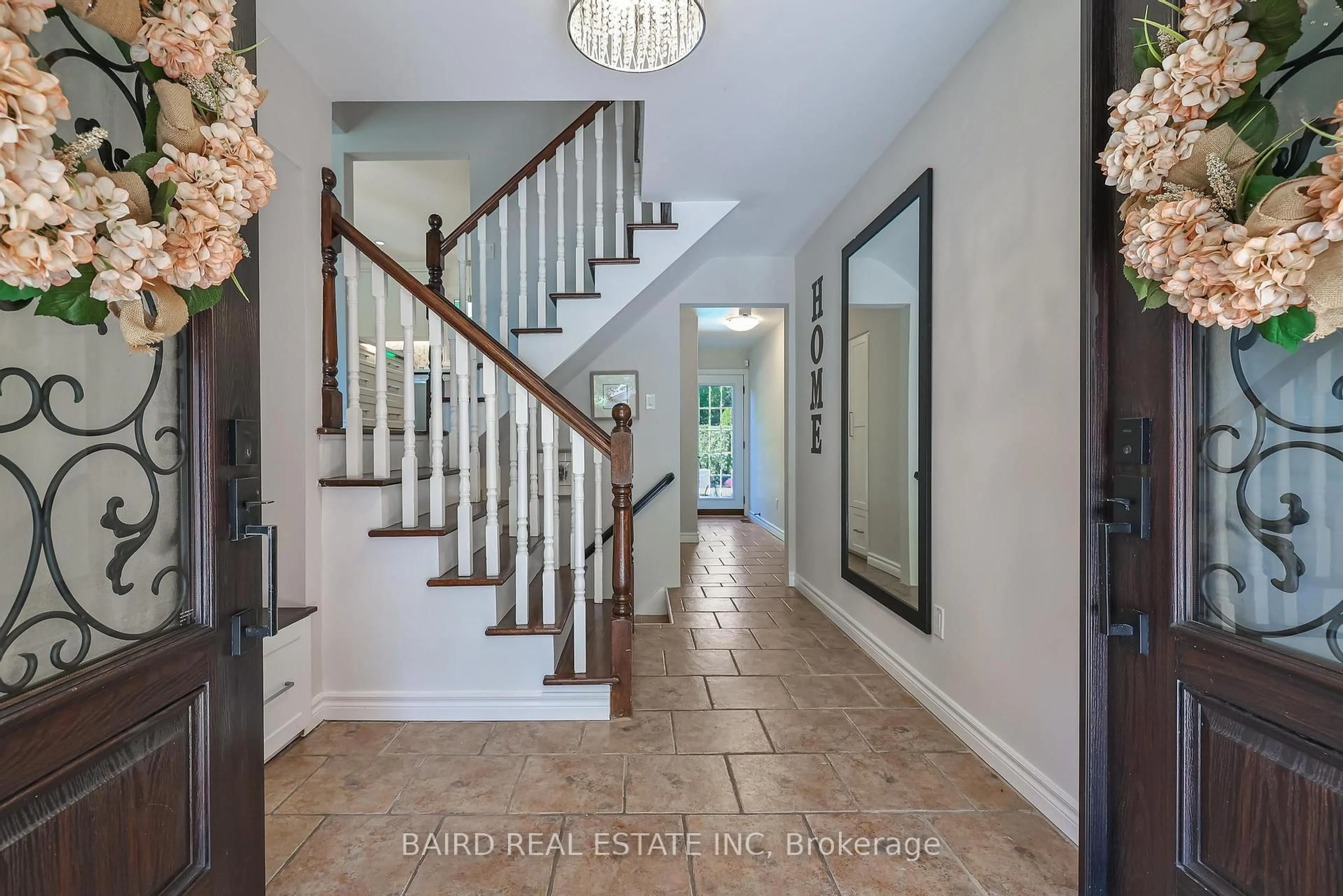 Indoor entryway for 38 Caronridge Cres, Toronto Ontario M1W 1L2