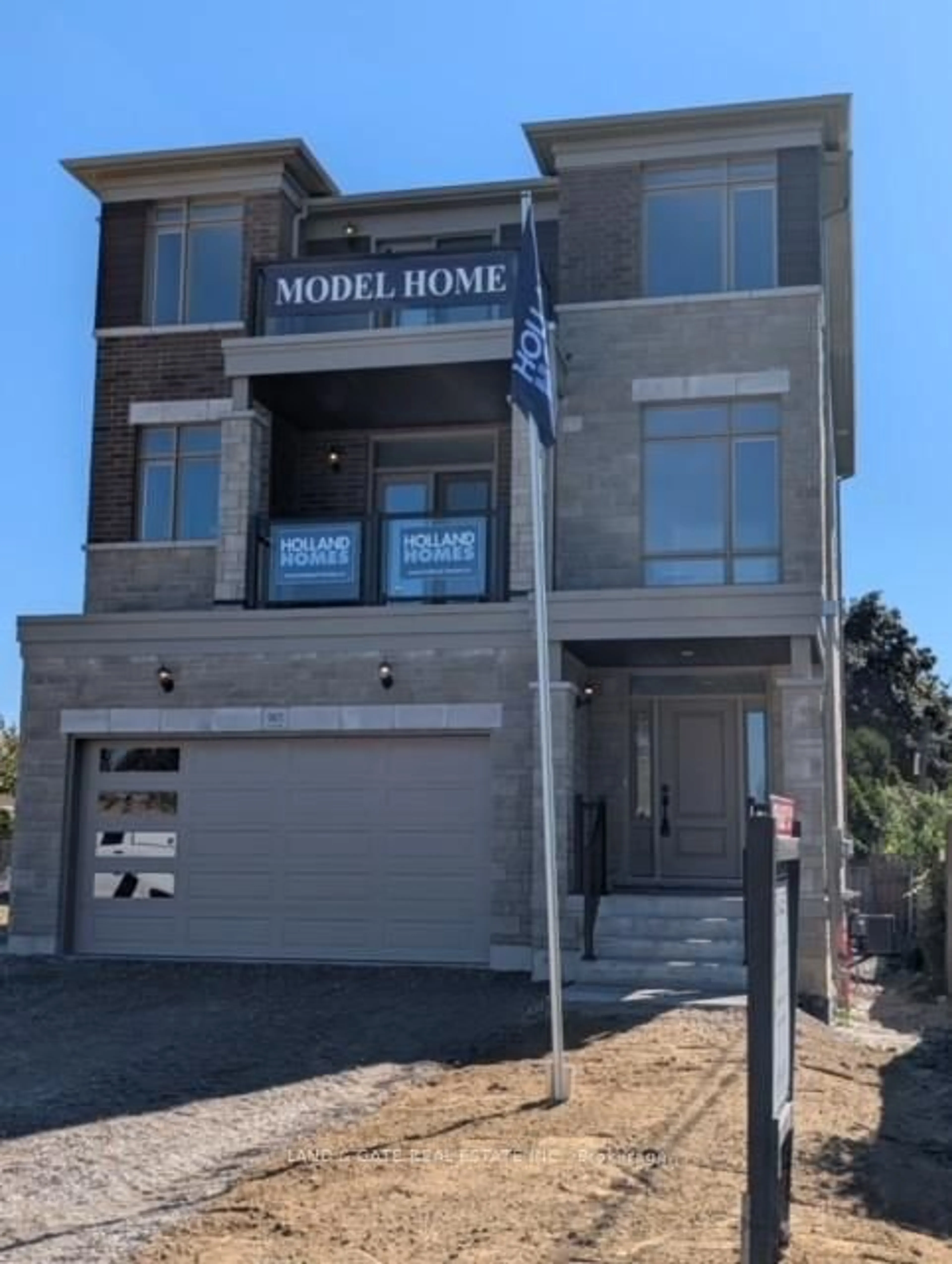 Home with vinyl exterior material, street for 965 Queensdale Ave, Oshawa Ontario L1H 1H4