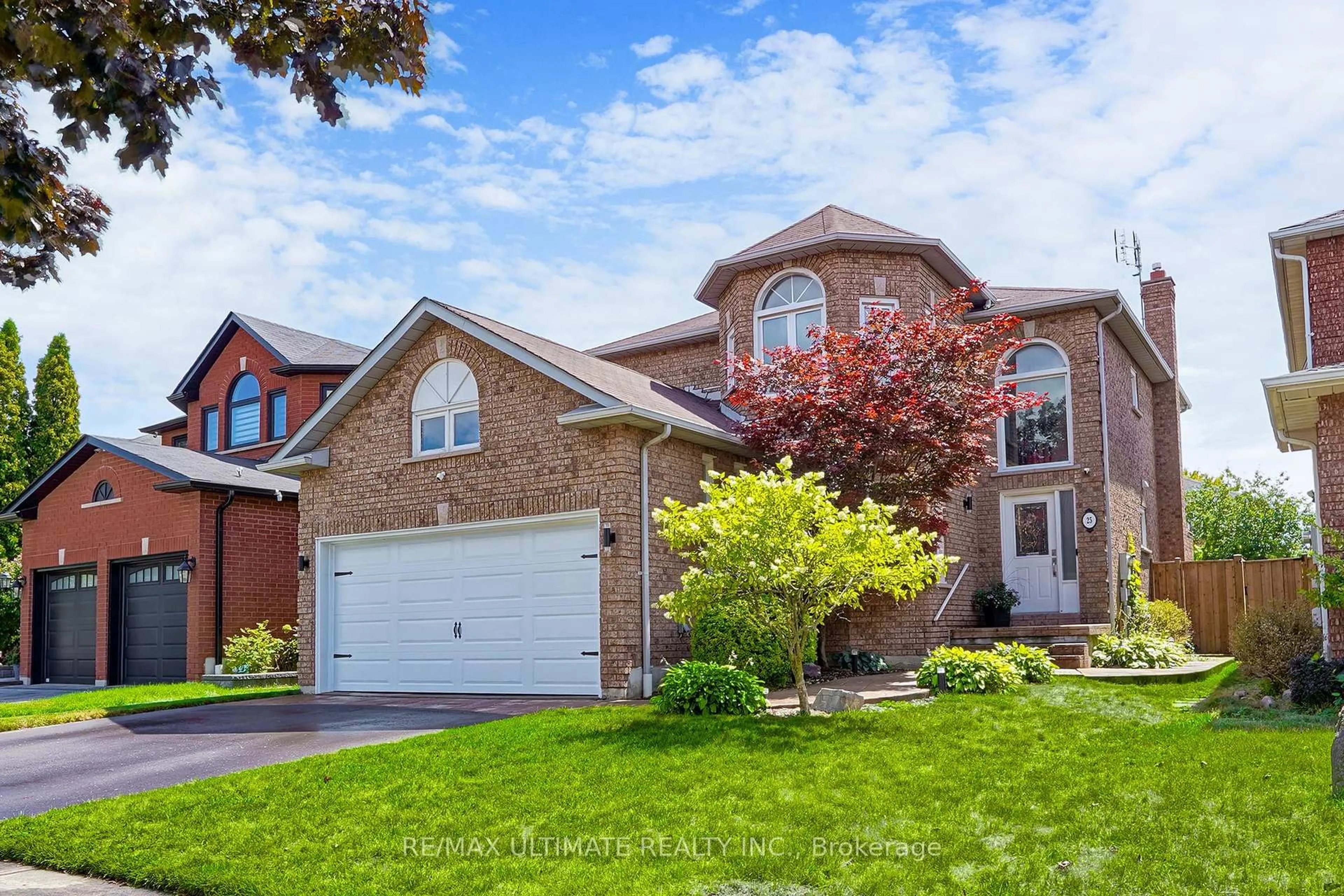 Home with brick exterior material, street for 25 Winterberry Dr, Whitby Ontario L1R 1Z2