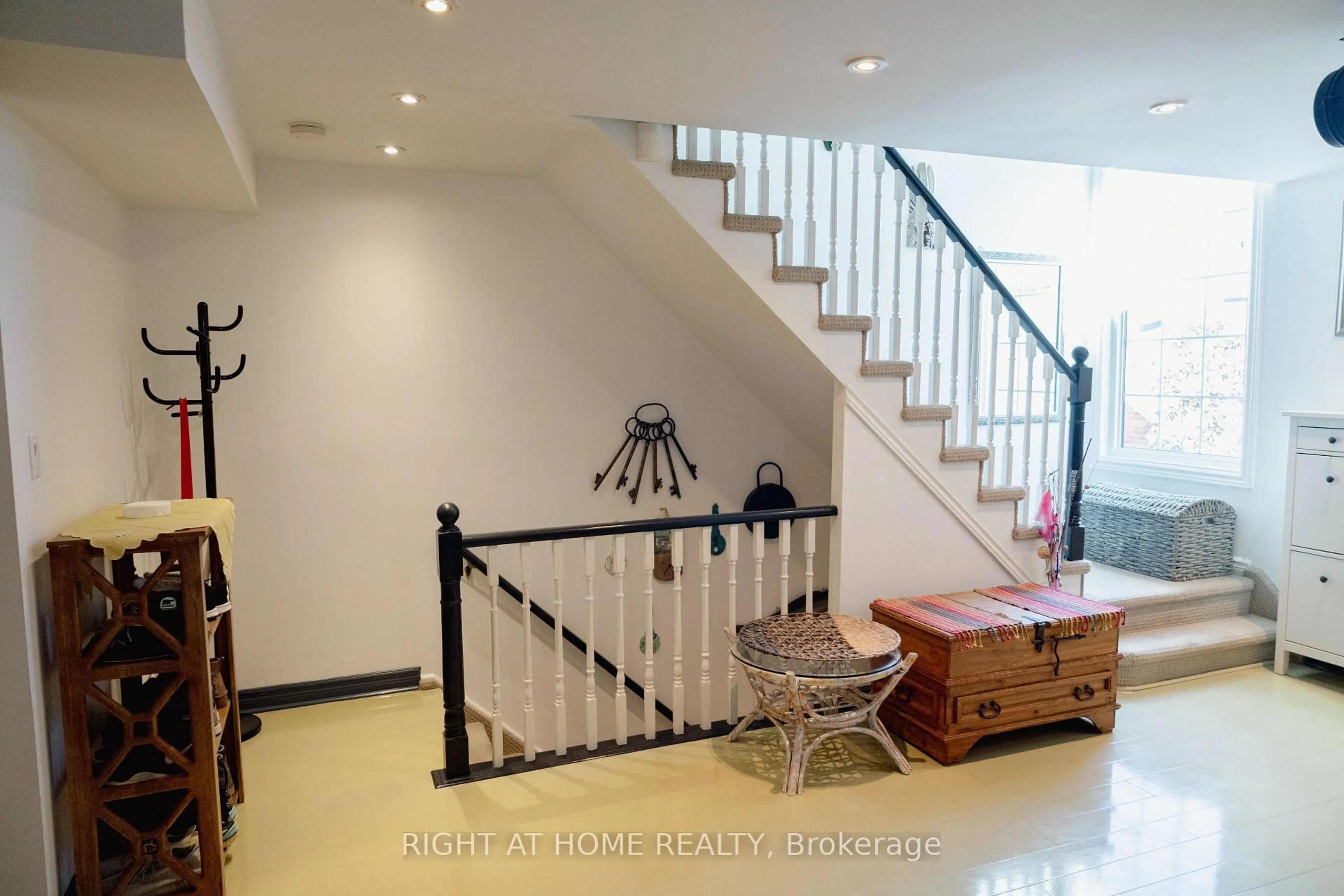 Indoor foyer for 1663 Nash Rd #D-7, Clarington Ontario L1E 1S8