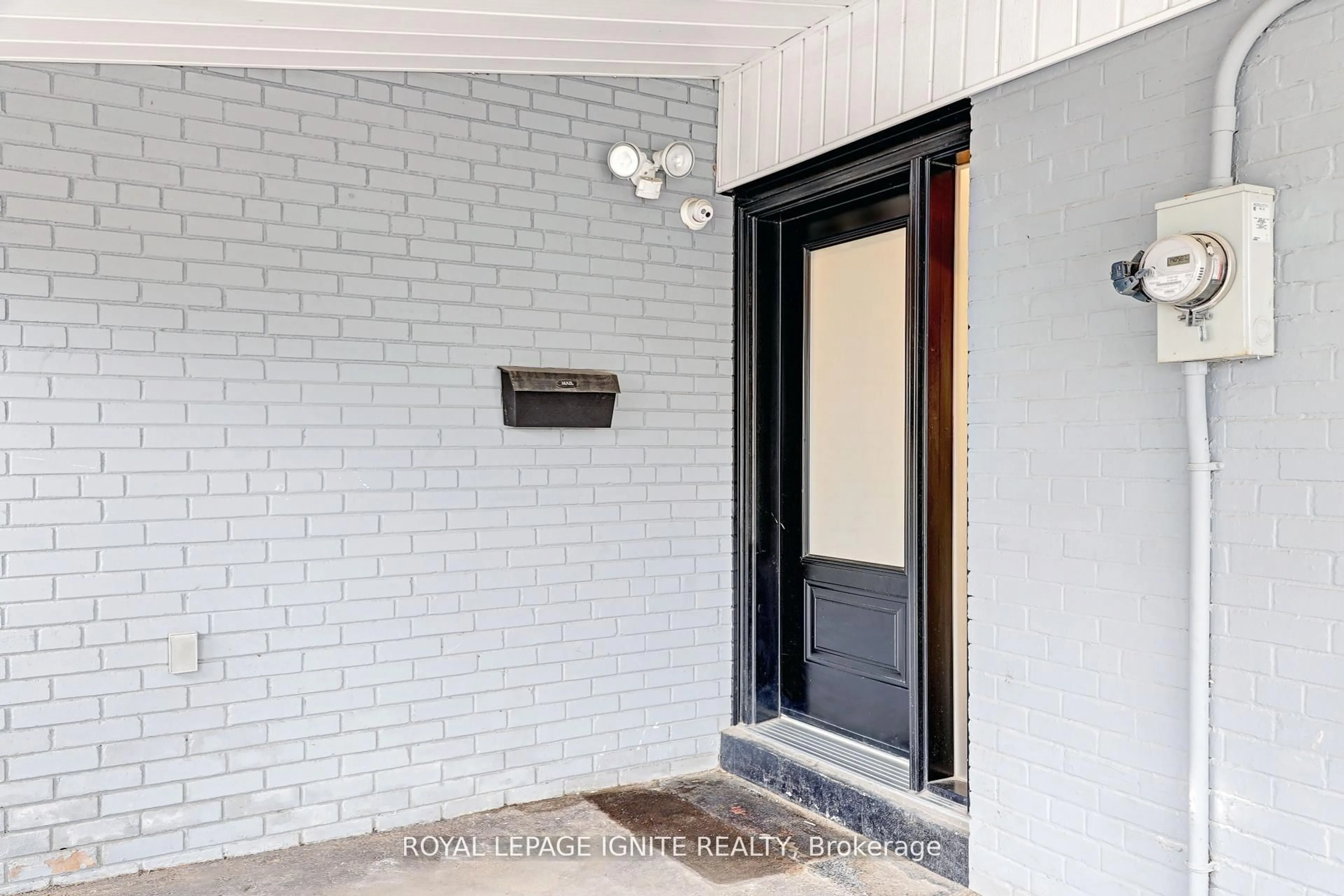 Indoor entryway for 47 Deerfield Rd, Toronto Ontario M1K 4X2