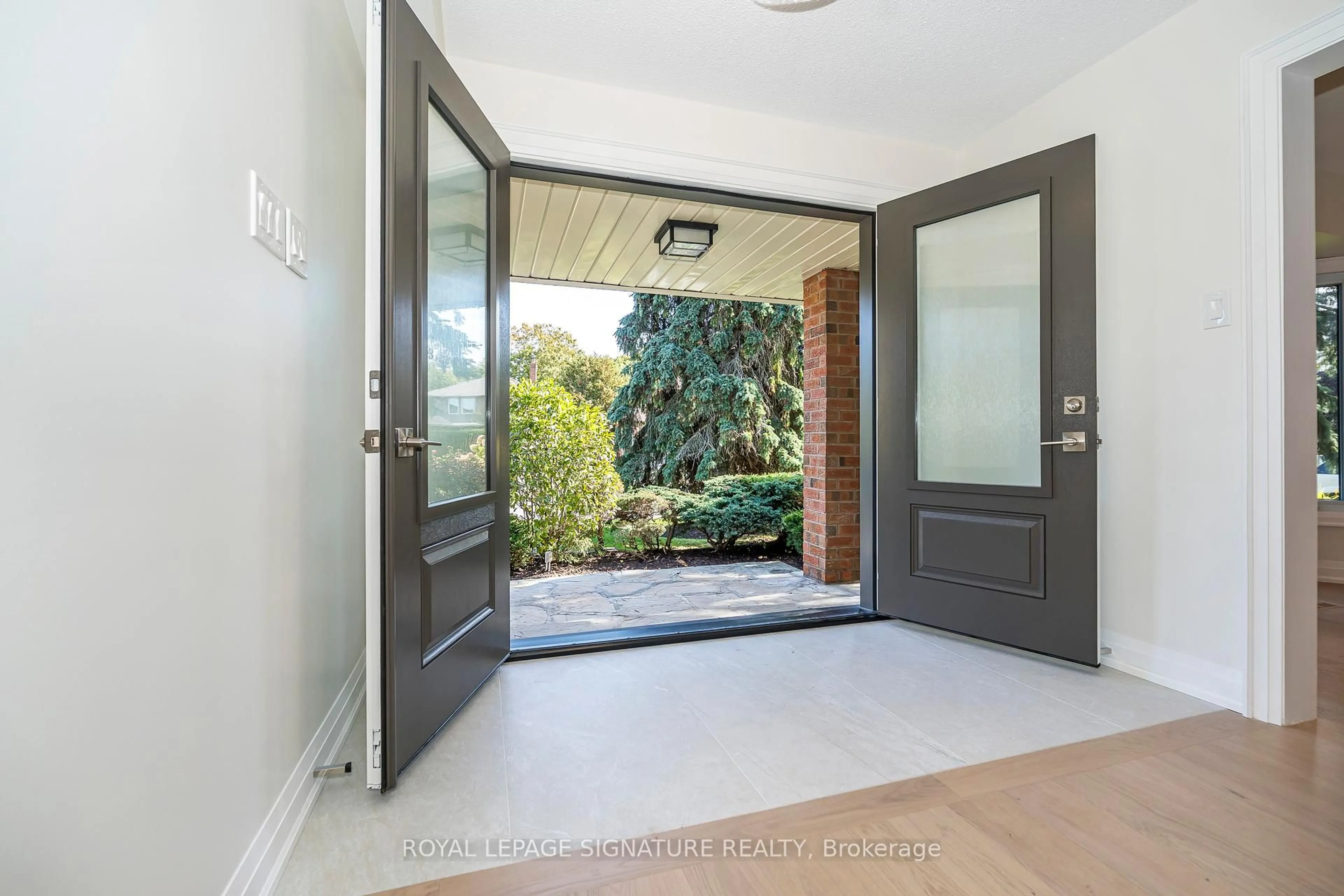 Indoor entryway for 11 Royal Rouge Tr, Toronto Ontario M1B 4T8