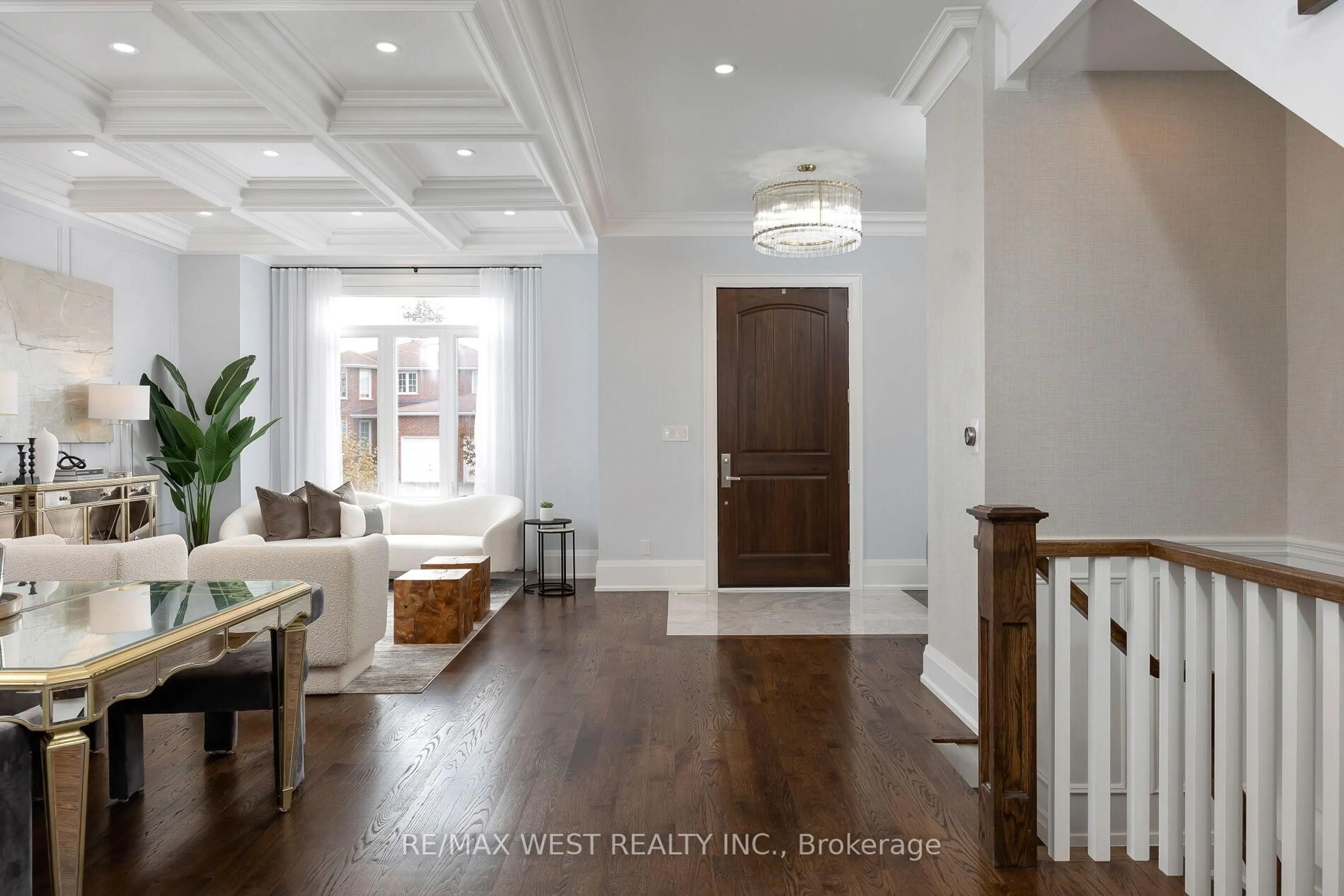 Indoor entryway for 88 Yardley Ave, Toronto Ontario M4B 2B1