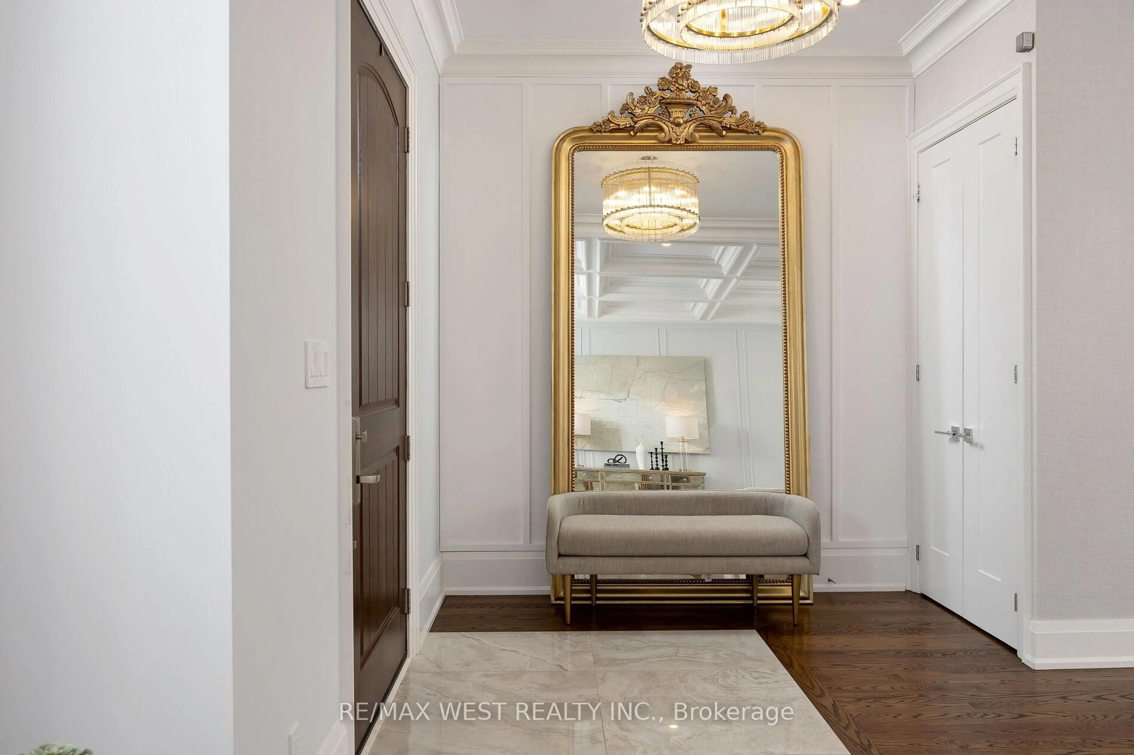 Indoor entryway for 88 Yardley Ave, Toronto Ontario M4B 2B1