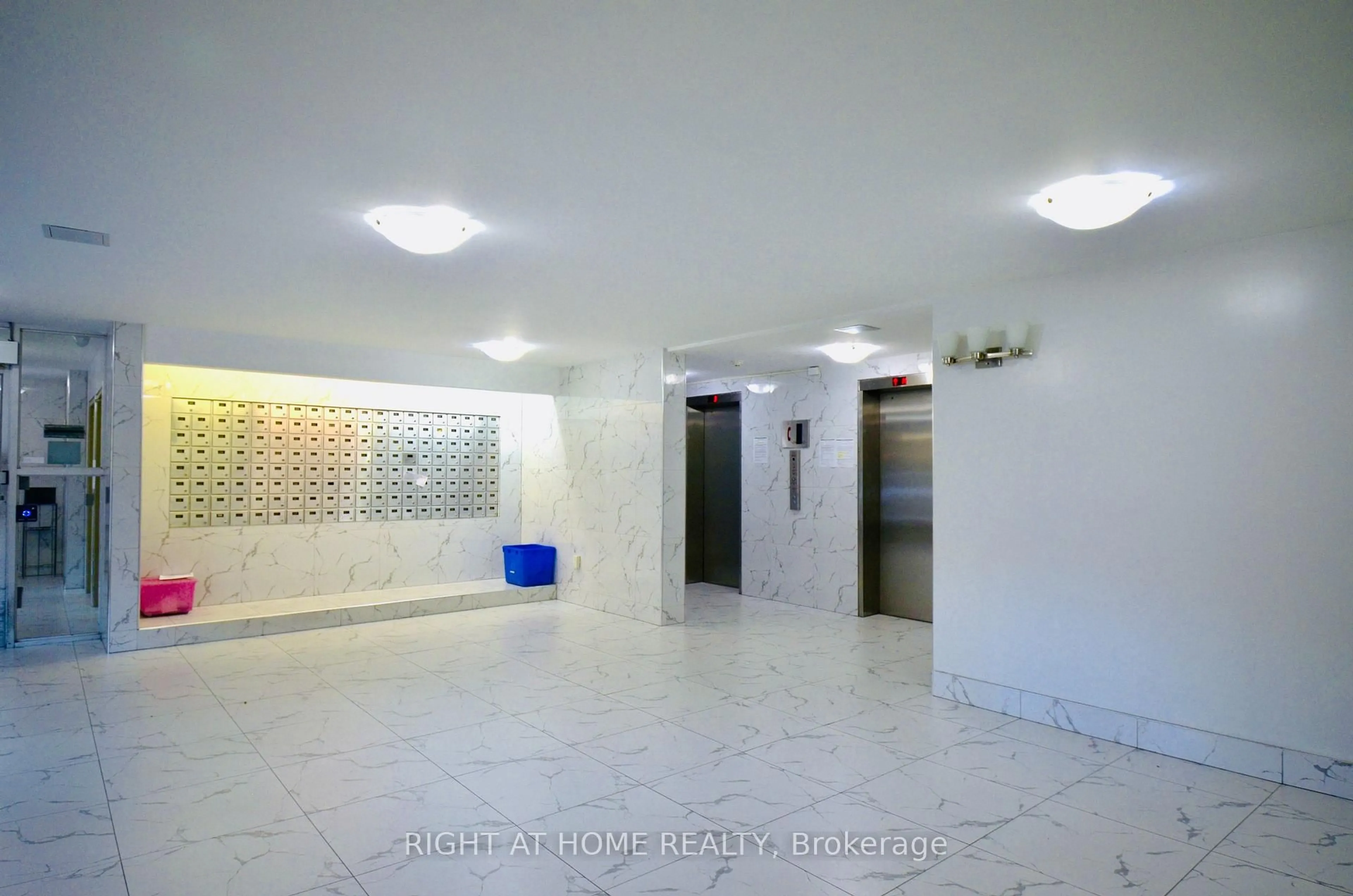 Lobby for 100 Dundalk Dr #216, Toronto Ontario M1P 4V2