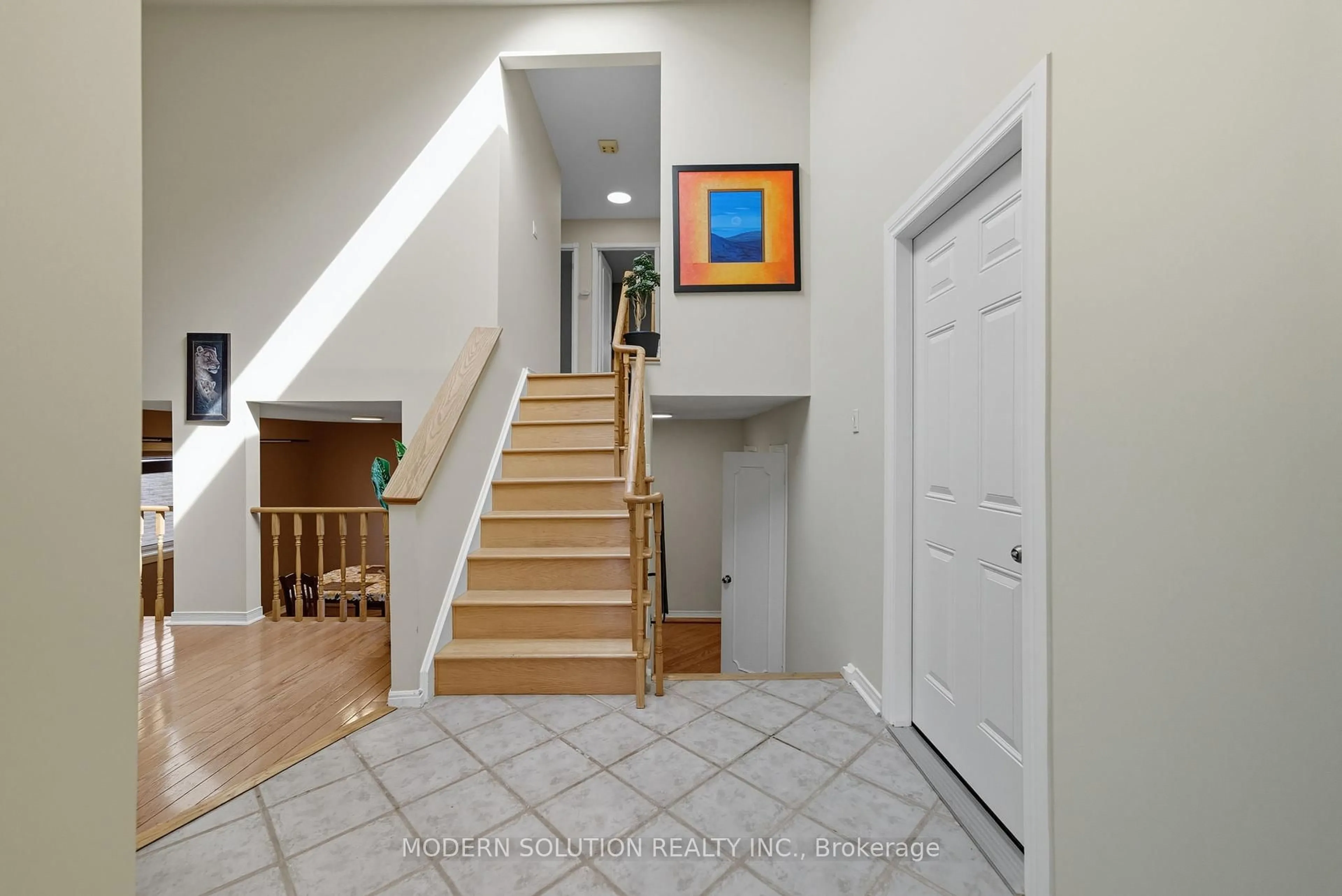 Unknown for 5 Woodlawn Crt, Whitby Ontario L1N 6R4