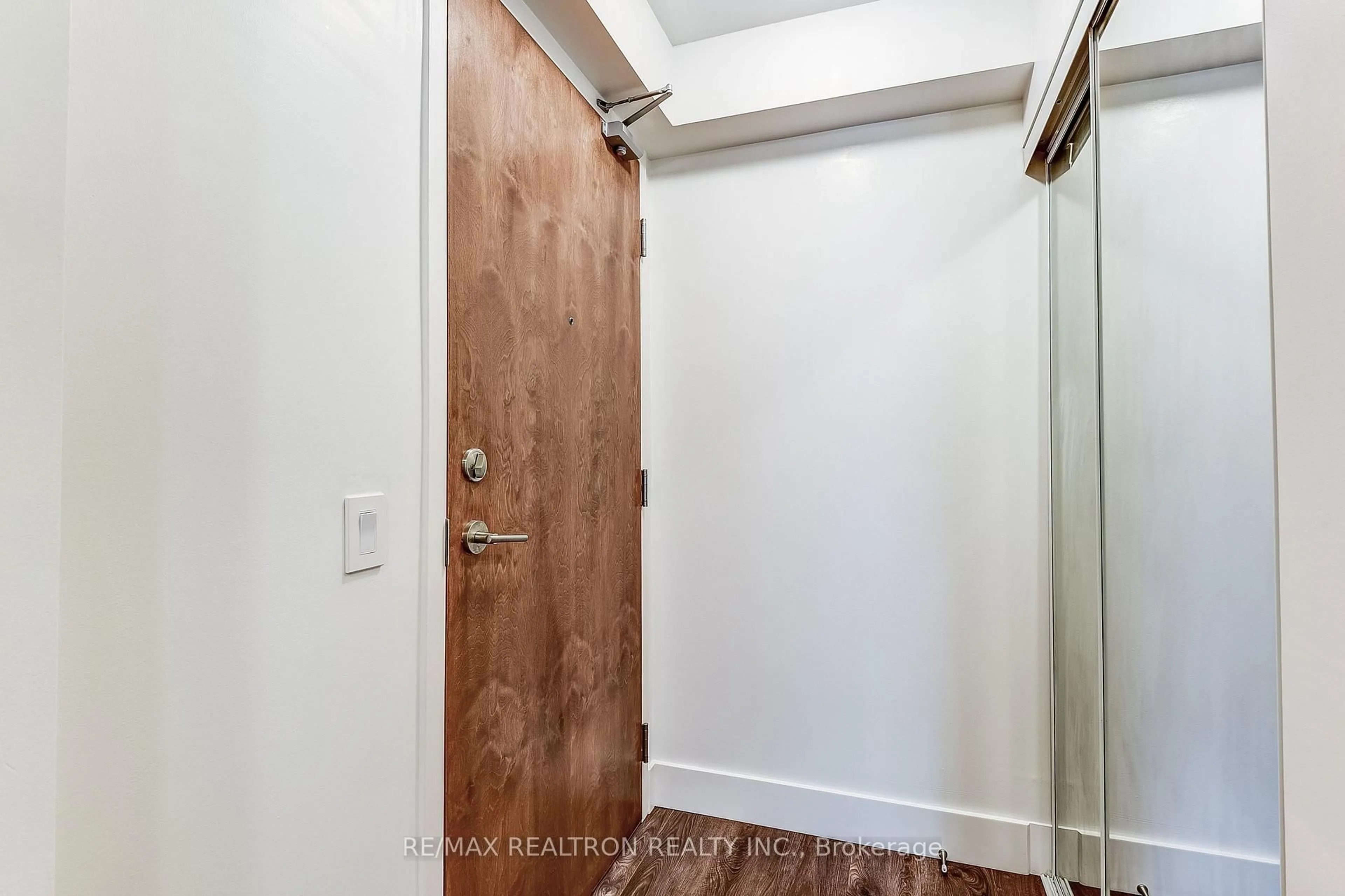 Indoor entryway for 1215 Bayly St #205, Pickering Ontario L1W 1L7