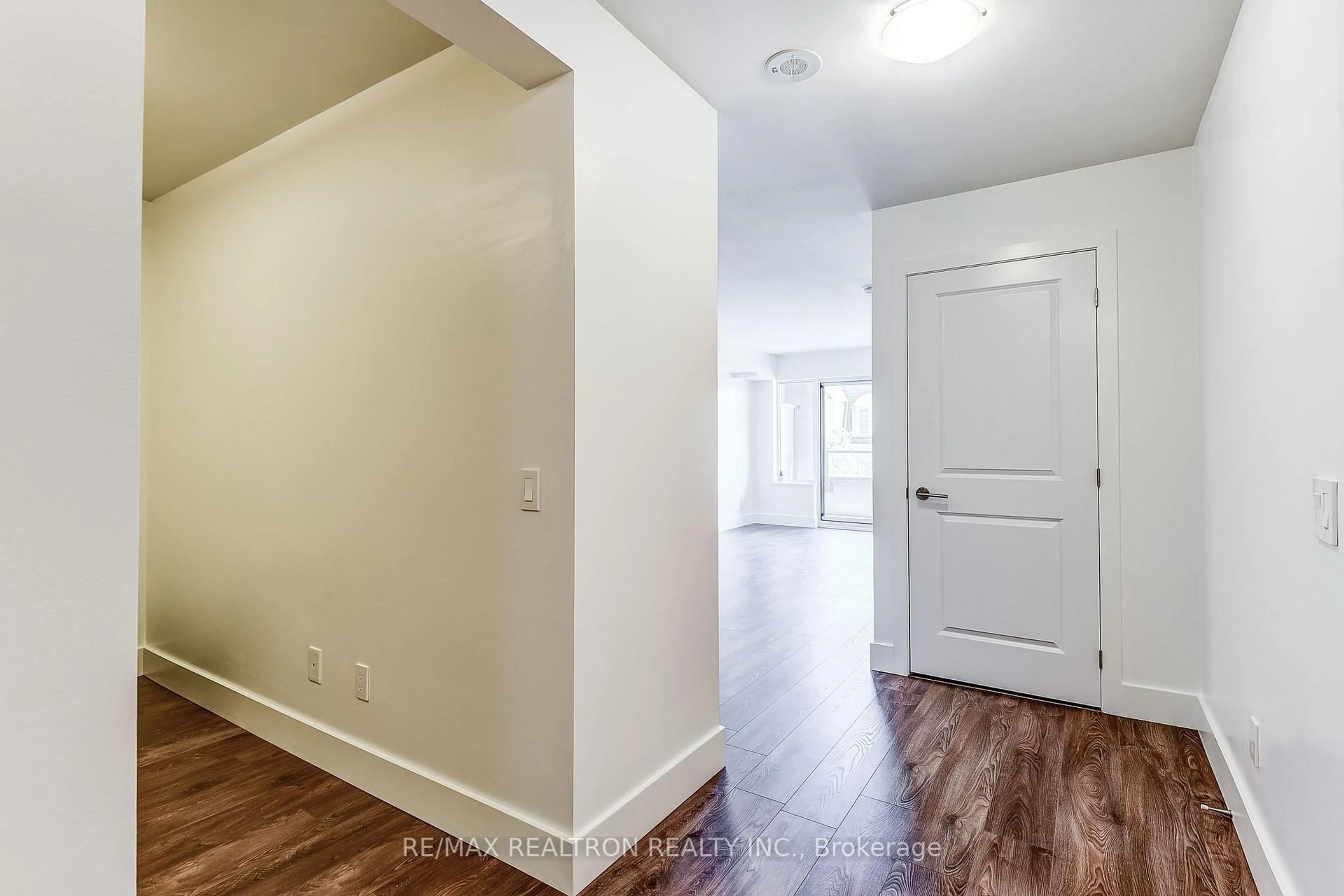 Indoor entryway for 1215 Bayly St #205, Pickering Ontario L1W 1L7