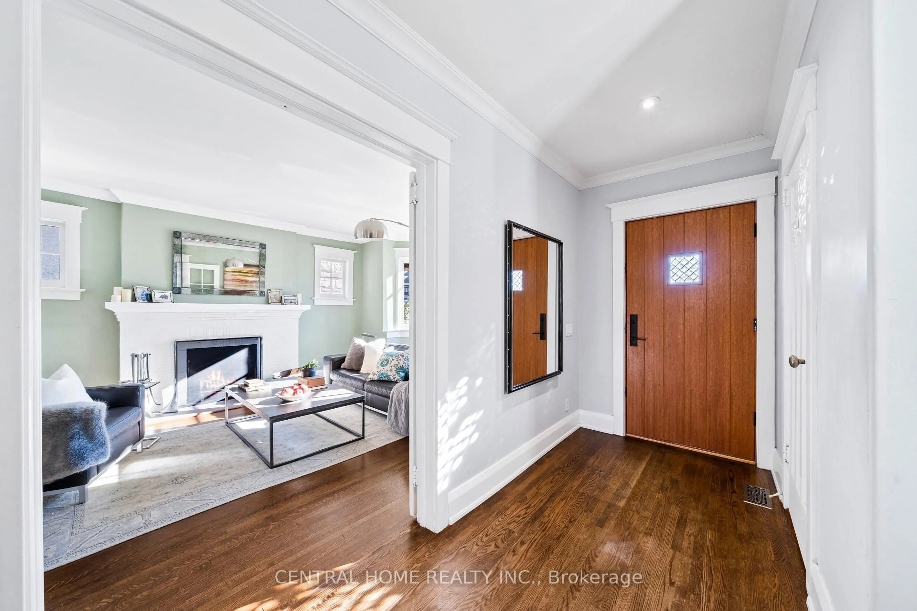 Indoor entryway for 70 Pine Cres, Toronto Ontario M4E 1L4