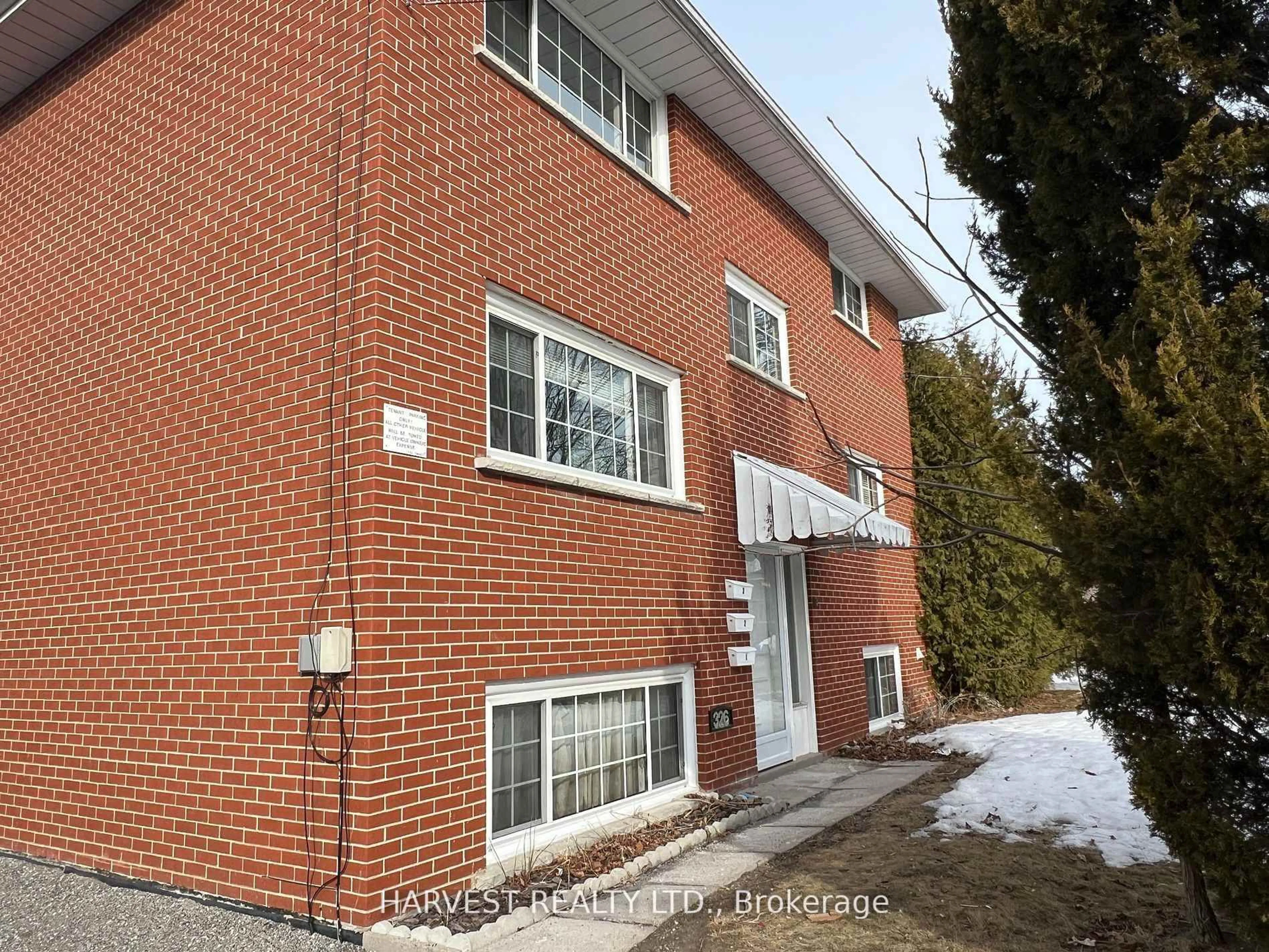 Home with brick exterior material, building for 326 Surrey Dr, Oshawa Ontario L1G 6H1
