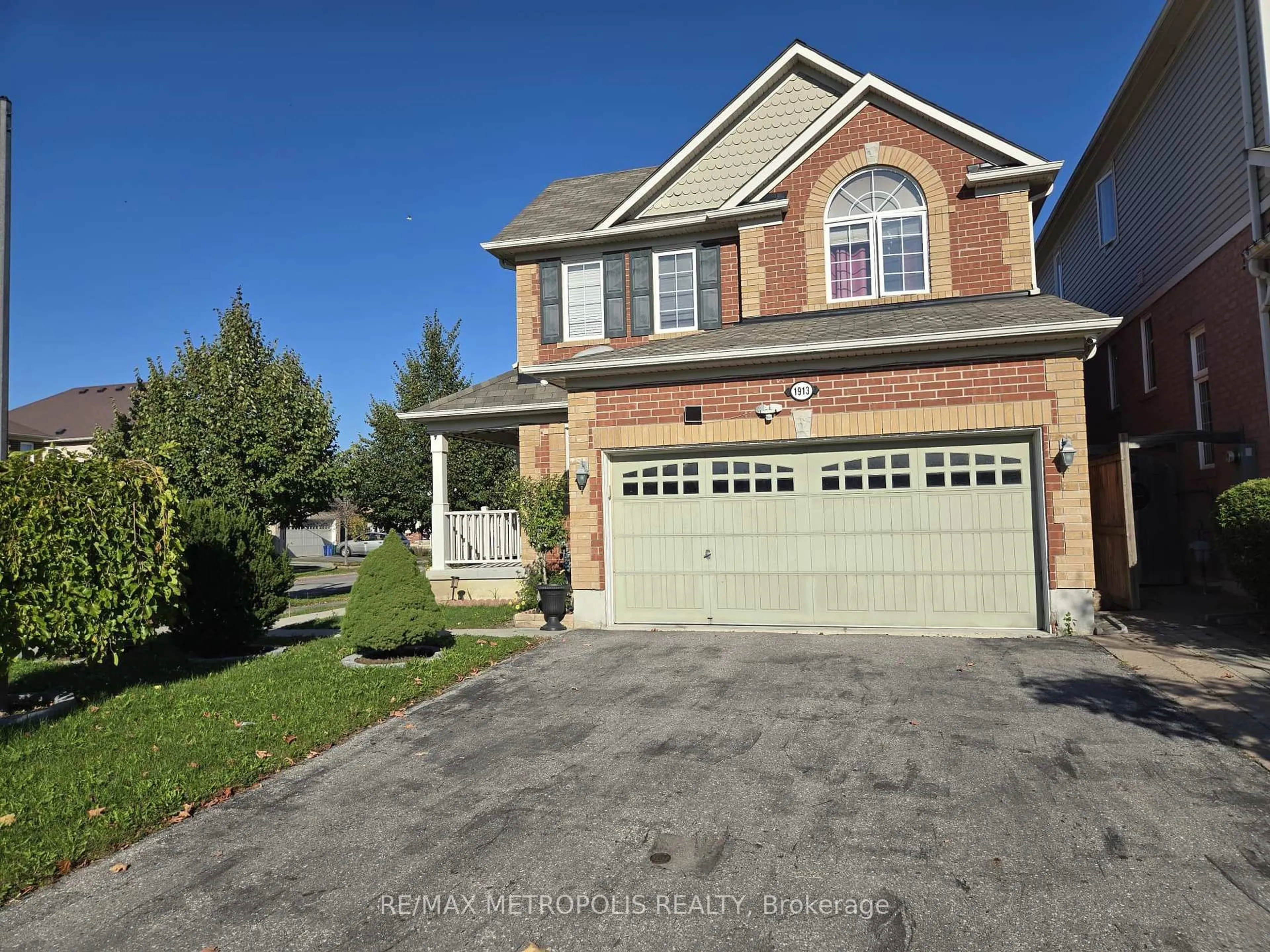 Unknown for 1913 Liatris Dr, Pickering Ontario L1X 0A4