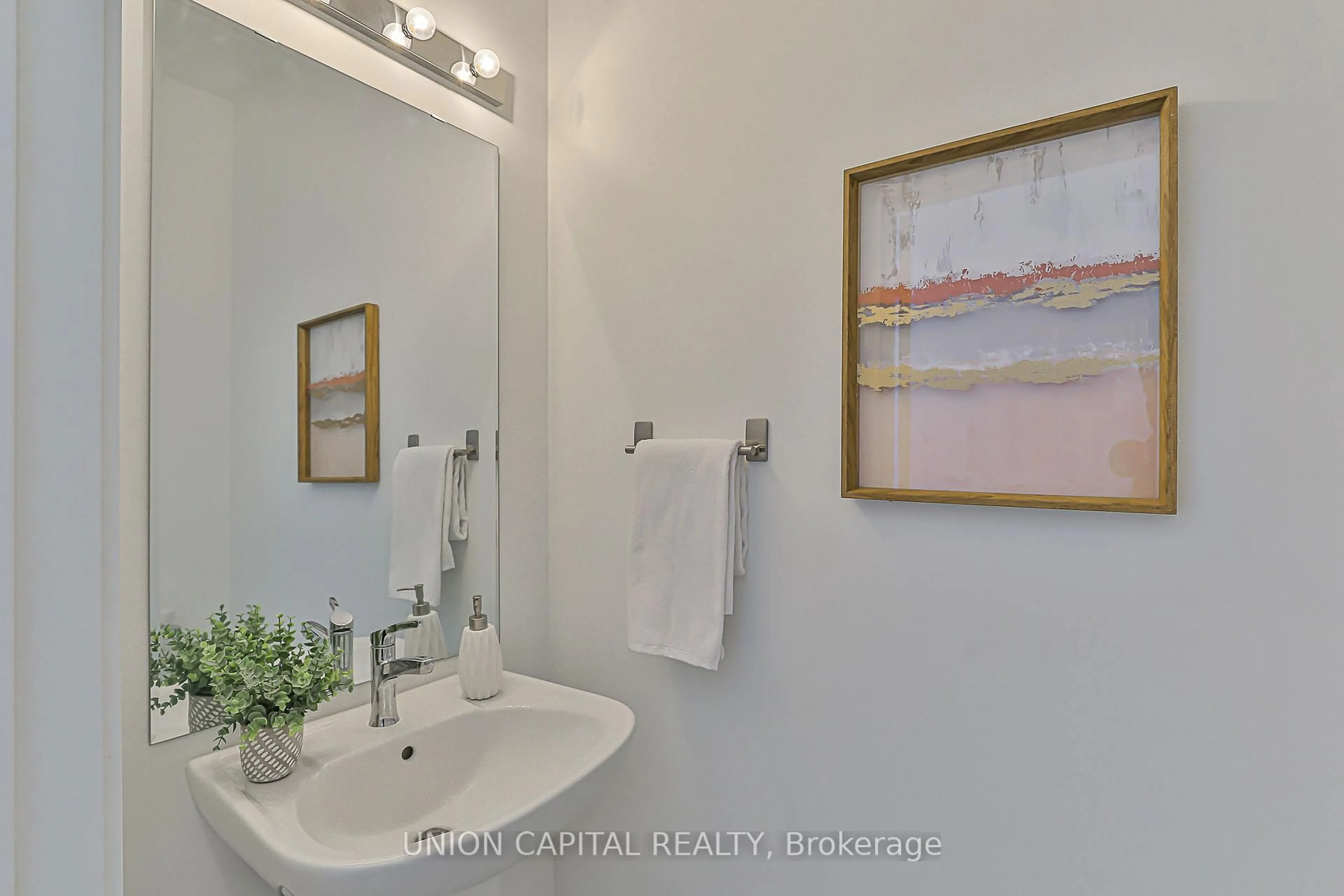 Standard bathroom, ceramic/tile floor for 799 Stanstead Path, Oshawa Ontario L1K 3G4